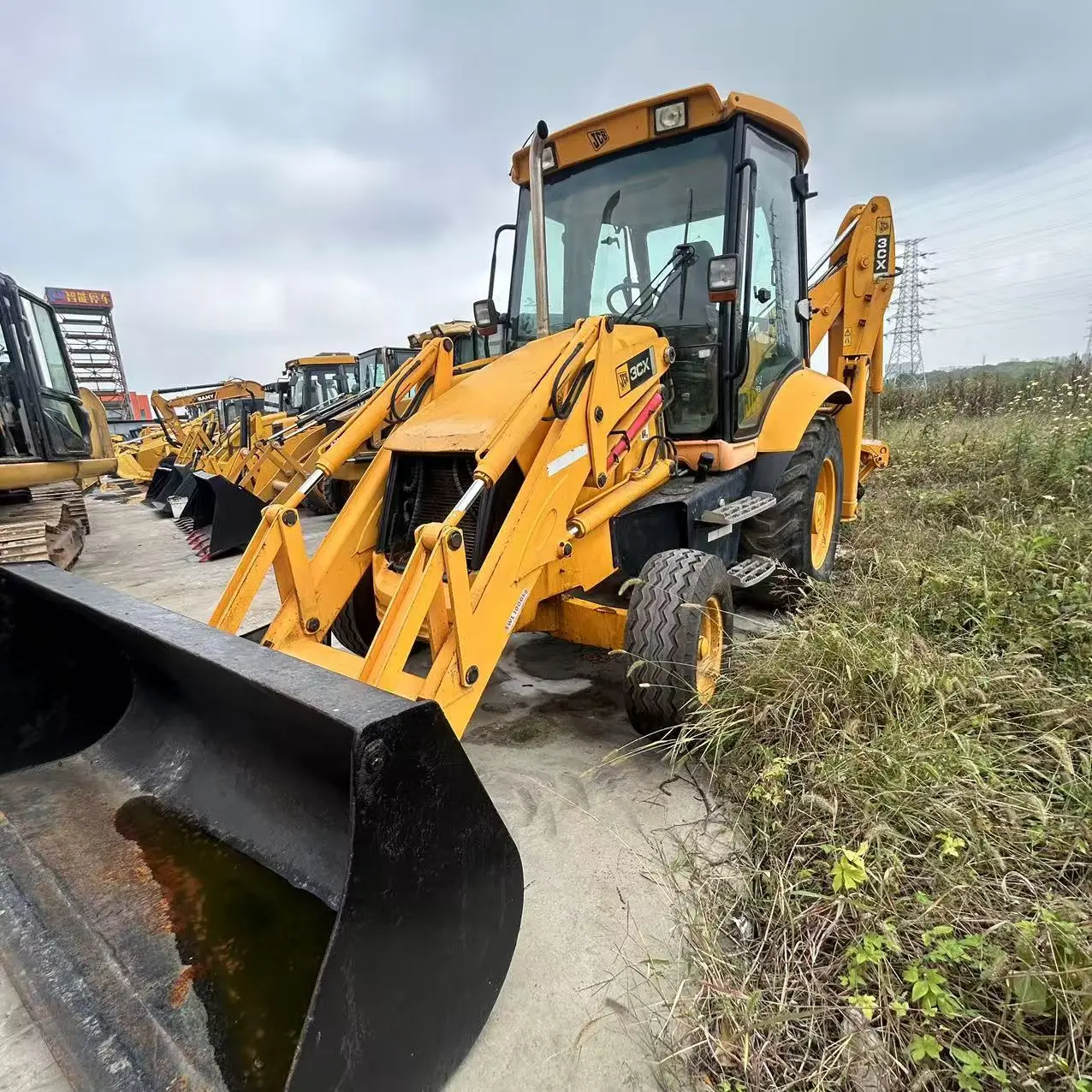 Экскаватор-погрузчик JCB 3CX по низкой цене