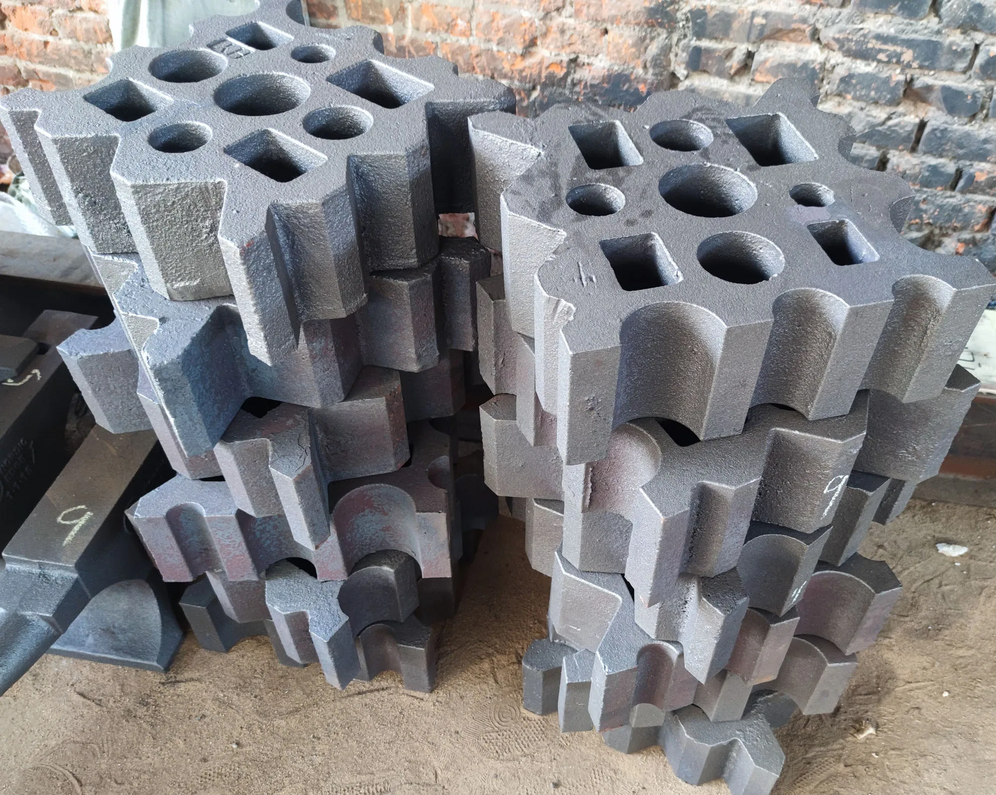 High Quality Cast Steel Anvil Blacksmith Forge Tong and Swage Block Tool Parts for Blacksmith Use Black Color