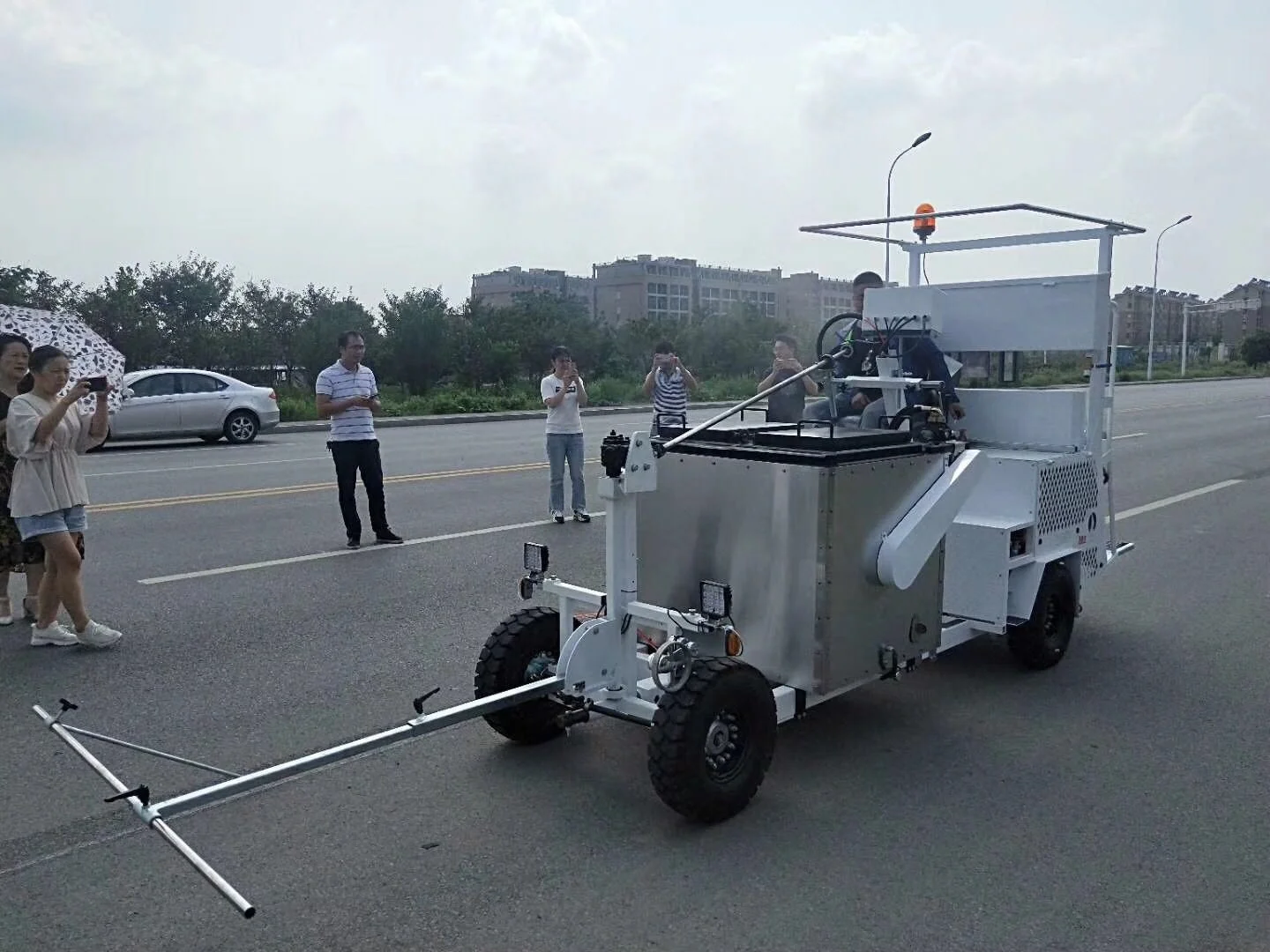 
LXD-618 automatic driving thermoplastic road marking machine for flat line&convex line 