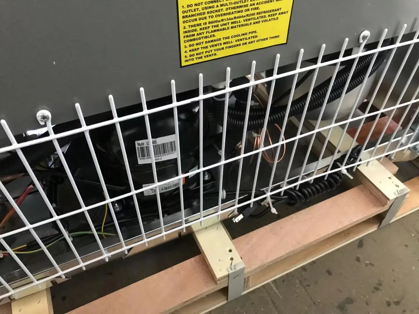 Commercial Supermarket Refrigerator Upright Display Cooler for Cold Drinks LED Light Chill Climate Type