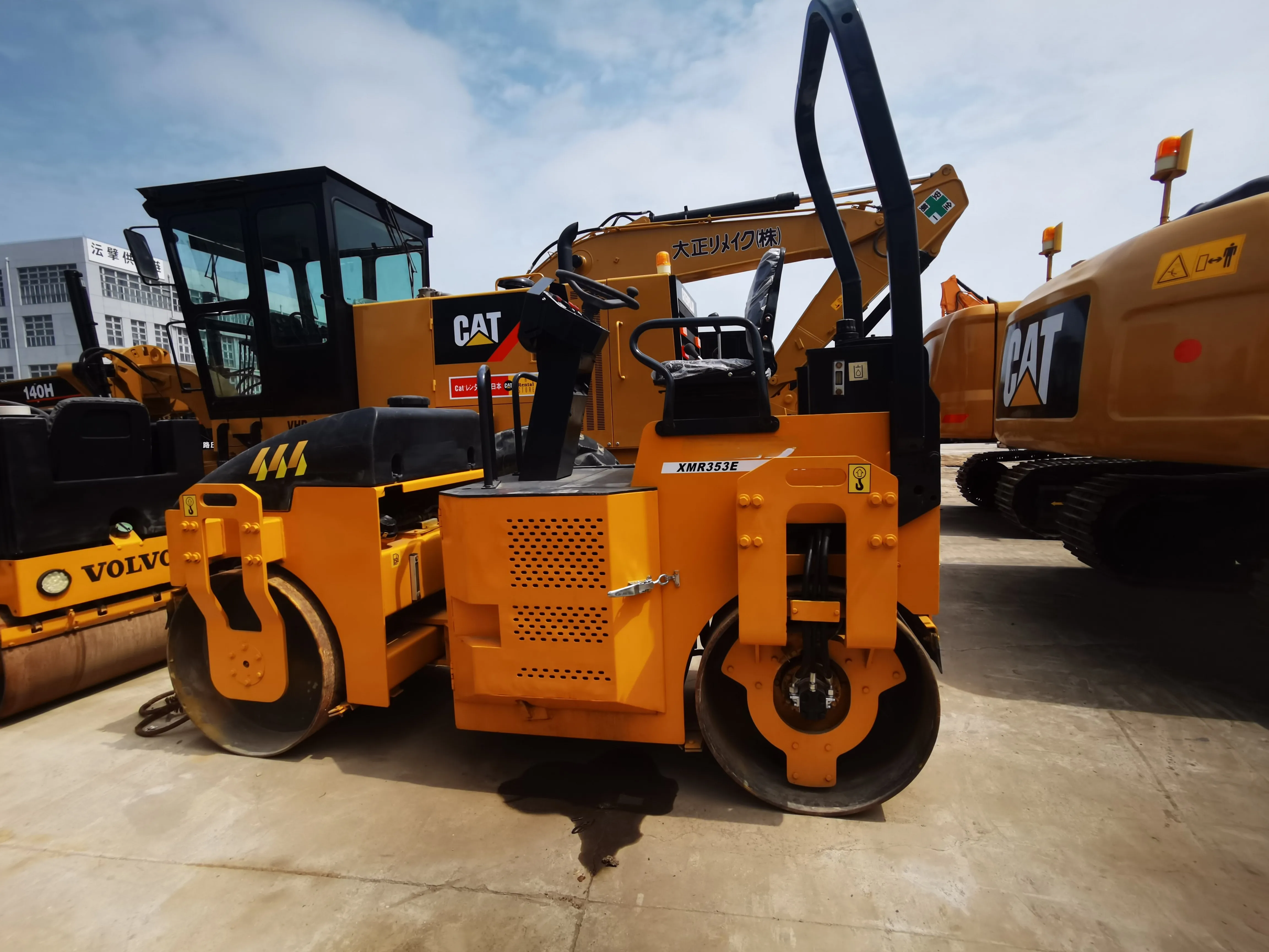 55KN Exciting force XMR353E Static linear pressure 173 road machinerysingle drum roller and used caterpillar road roller