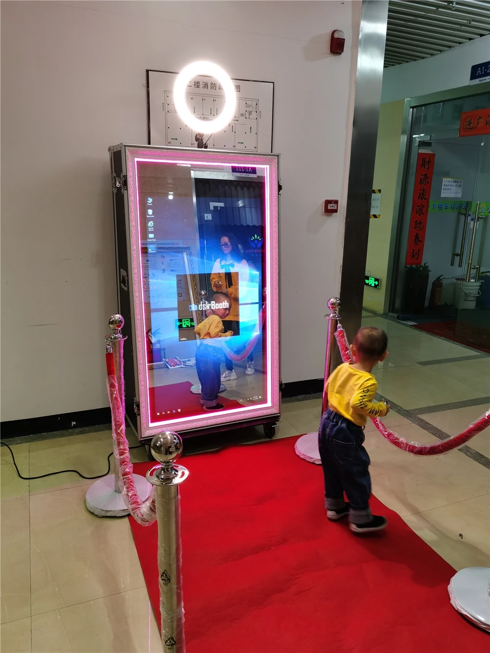 Gorgeous Mirrorbooth 65inch Magic Mirror Photobooth System