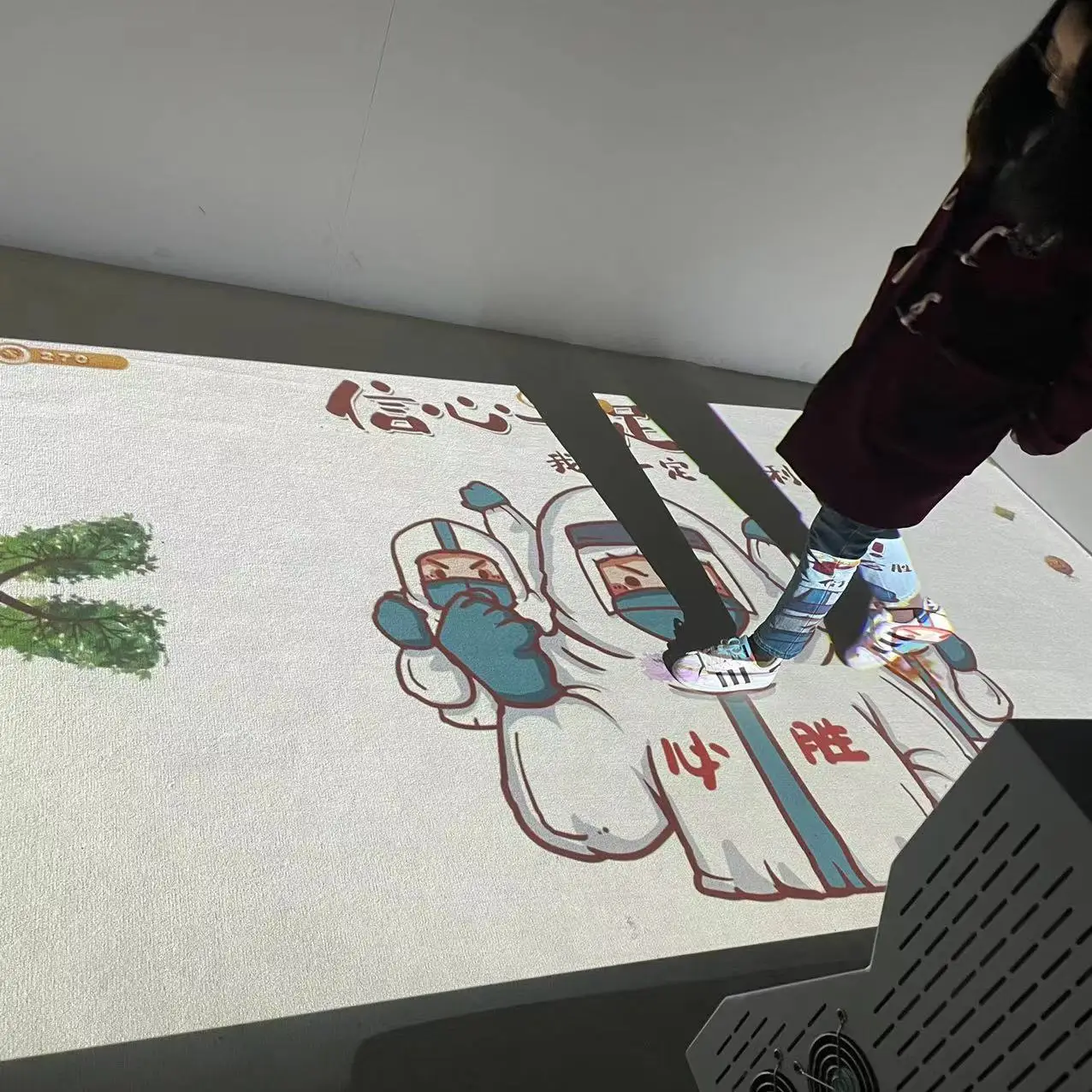 Factory Direct Alibaba Stock Price Interactive Wall and interactive floor projection