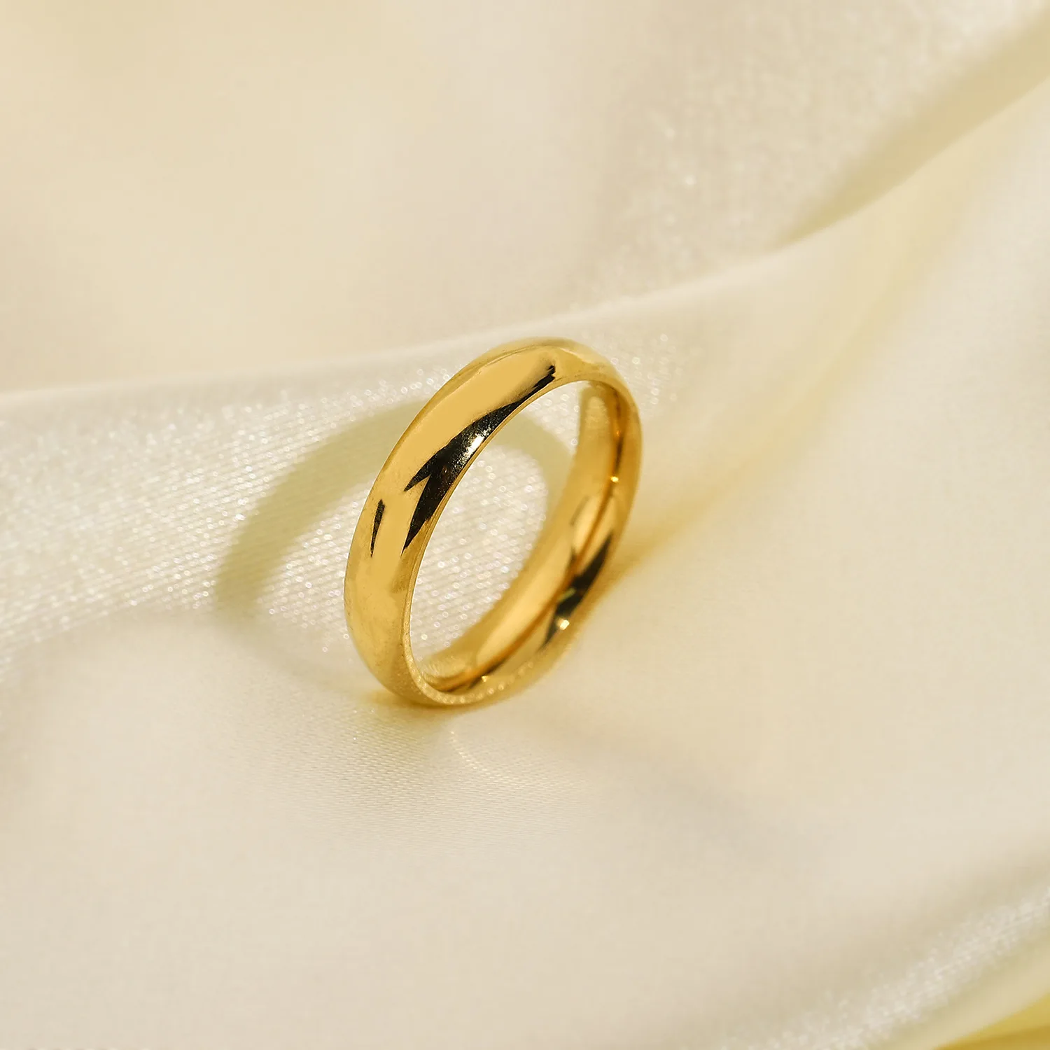 Hot Selling Fashion Simple 18K Gold Polished Couple Stainless Steel Jewelry Ring for Women and Men