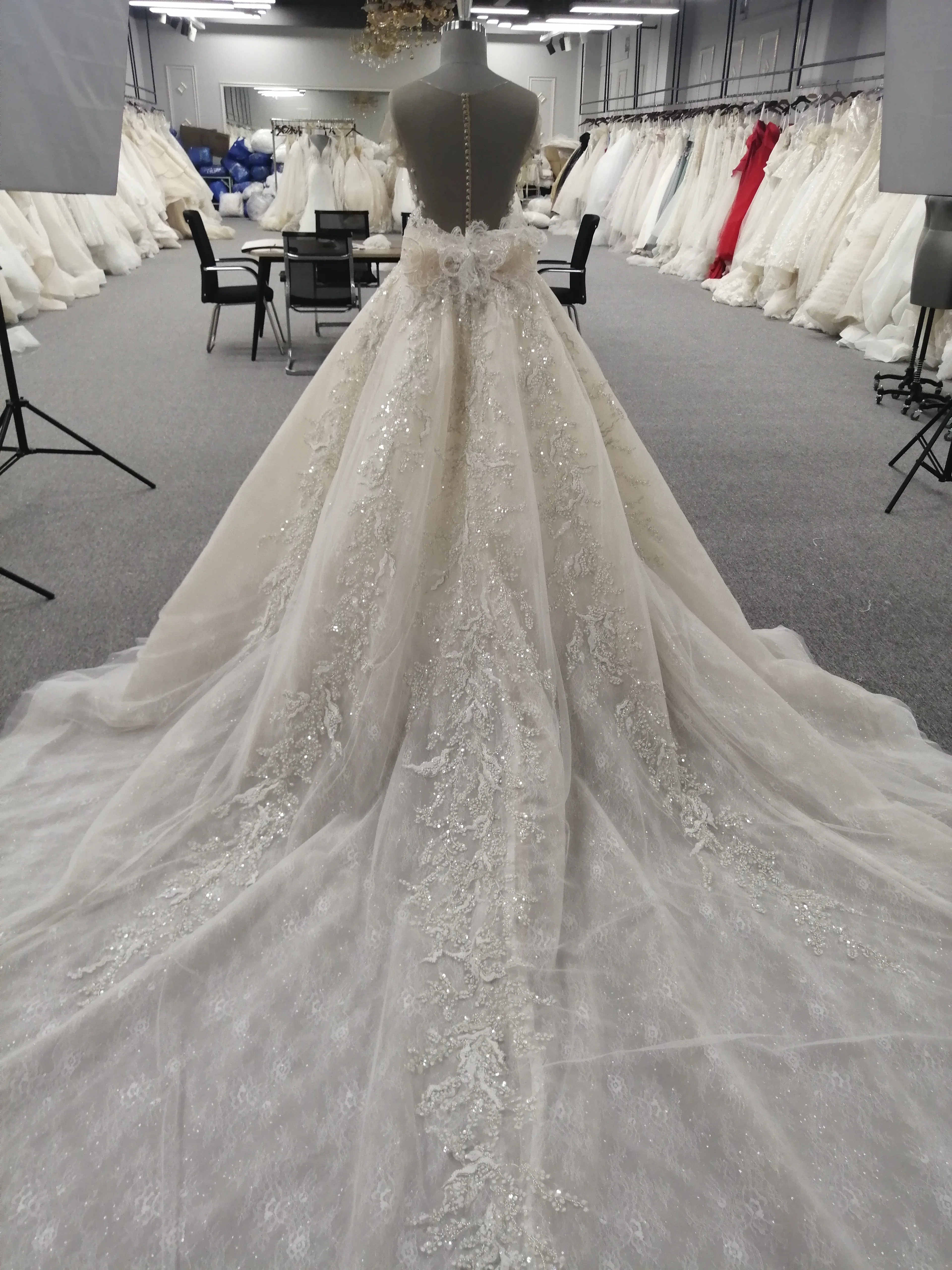 Luxury Crystal Wedding Dresses High Quality Lace Embroidery Luxury Tail Bridal Wedding gowns