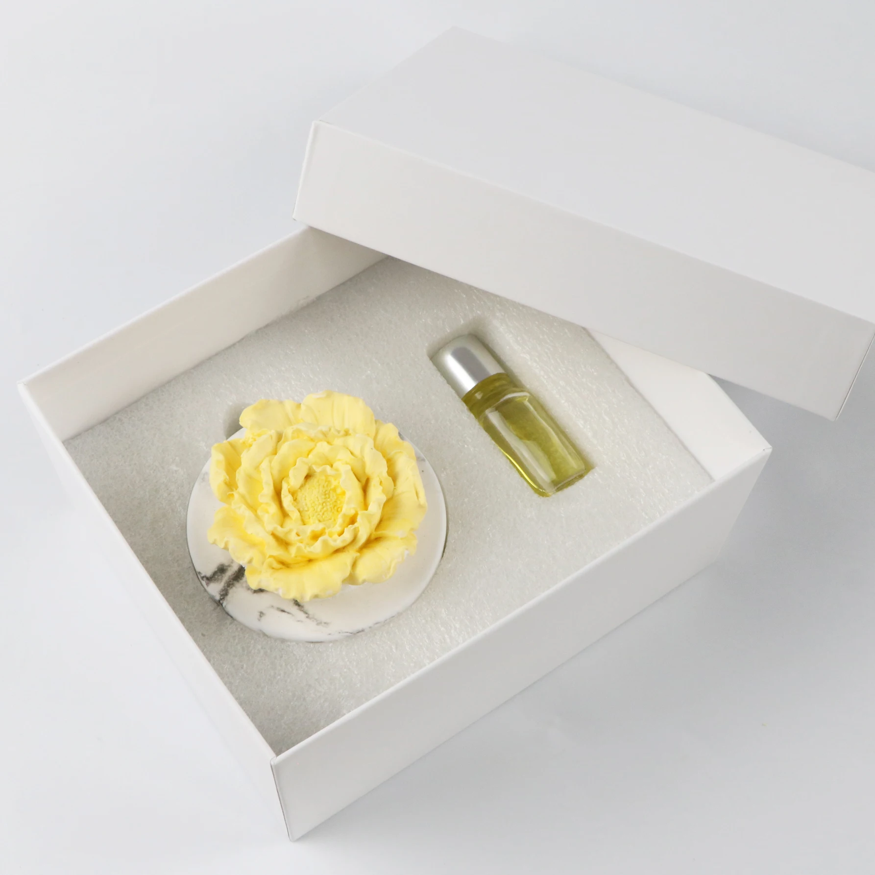 Stocked Wholesale Car Home Decoration Scented Ceramic Yellow Peony Flower Shape Porcelain Fragrance Essential Oil Aroma Diffuser