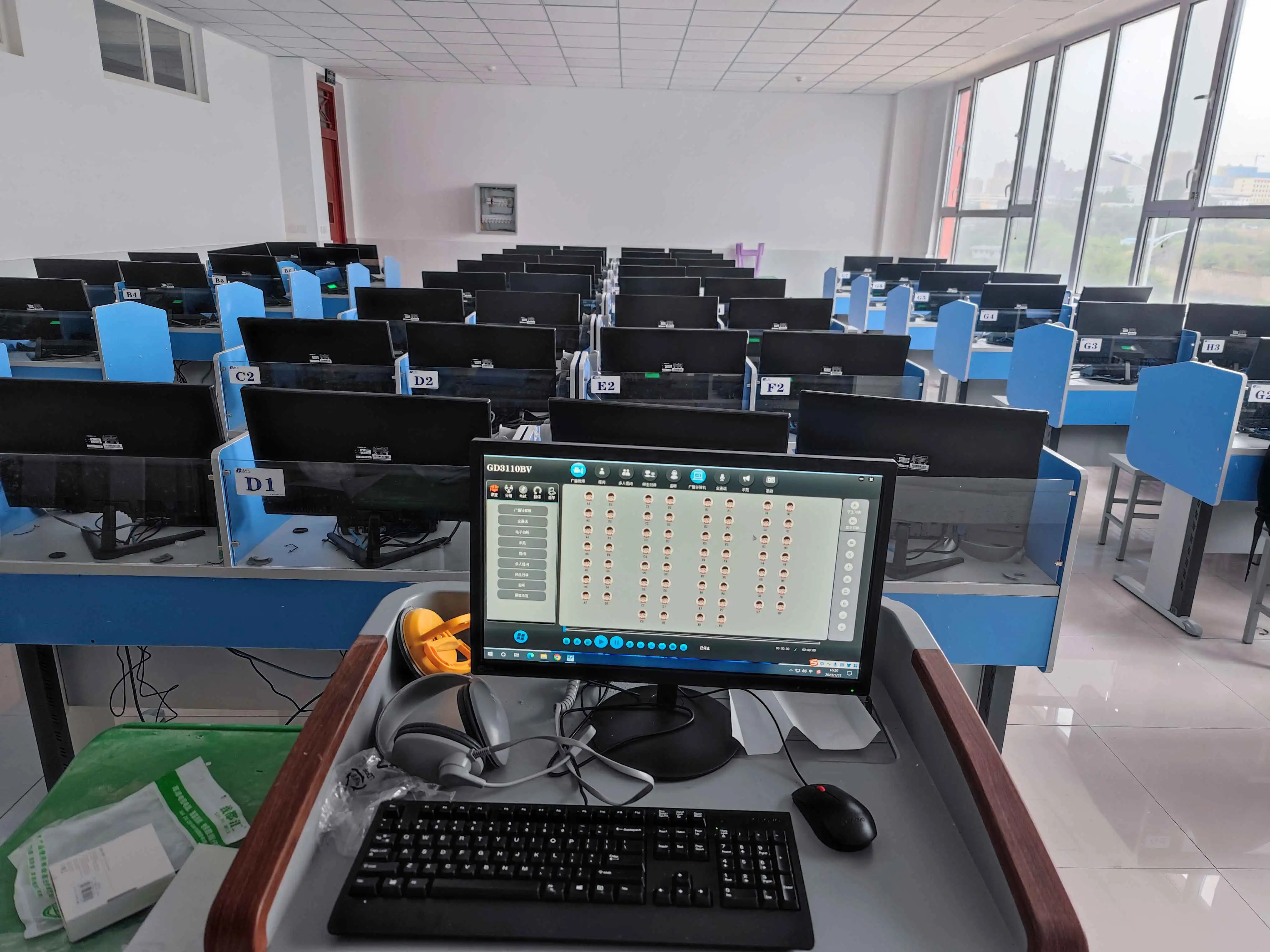 Laboratory English teaching equipment