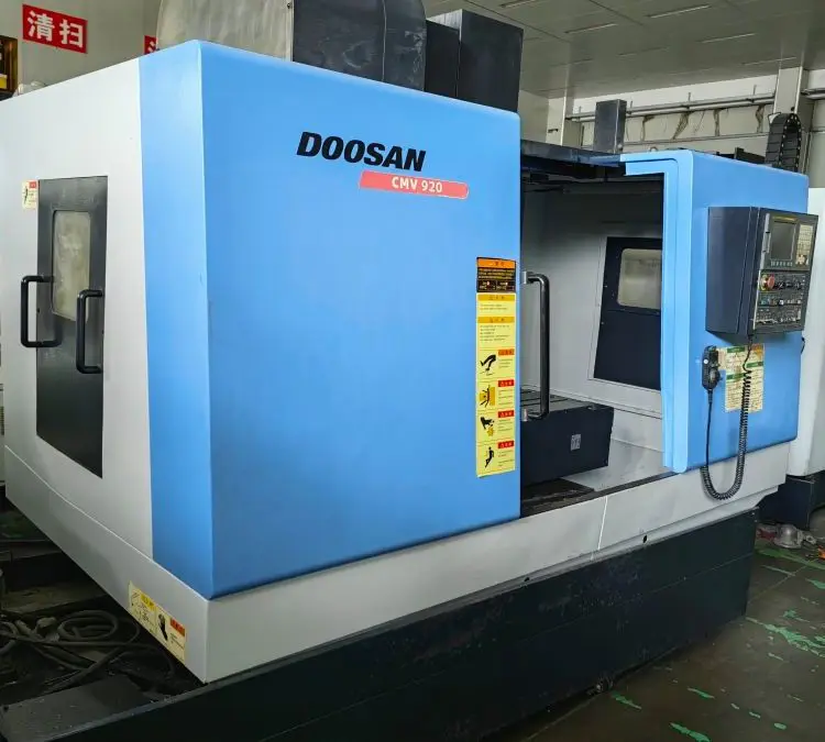 Высококачественный Подержанный Корея Doosan VMC 920 3 оси Cnc вертикальный обрабатывающий