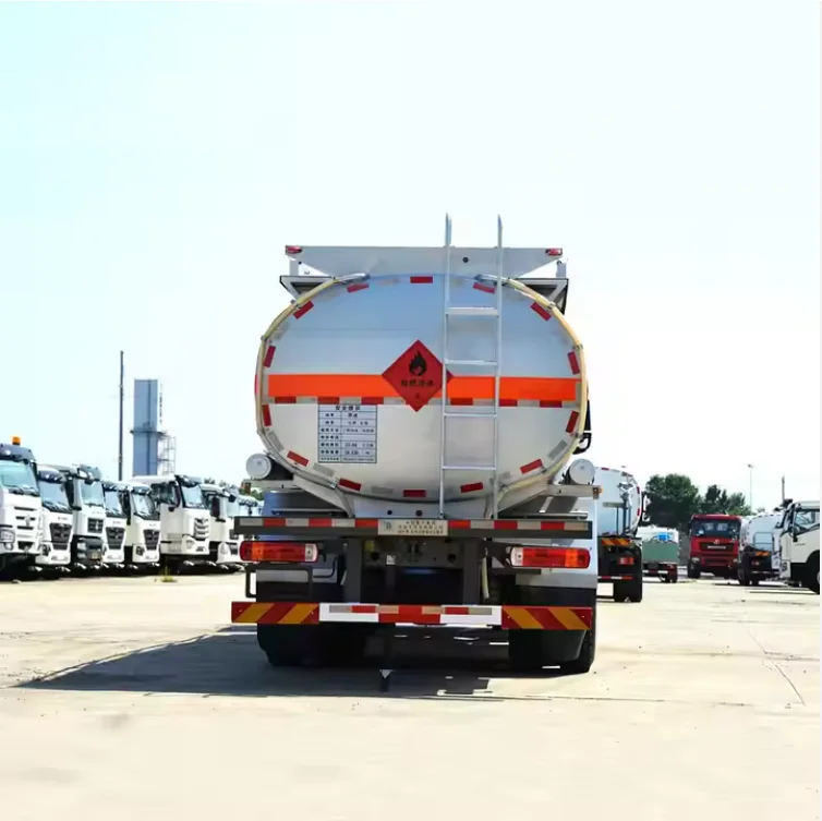 SINOTRUK HOWO Новый 5000L Стальной Топливный бак грузовик дизельный двигатель механическая коробка передач 8x4 привод нового поколения автоцистерна