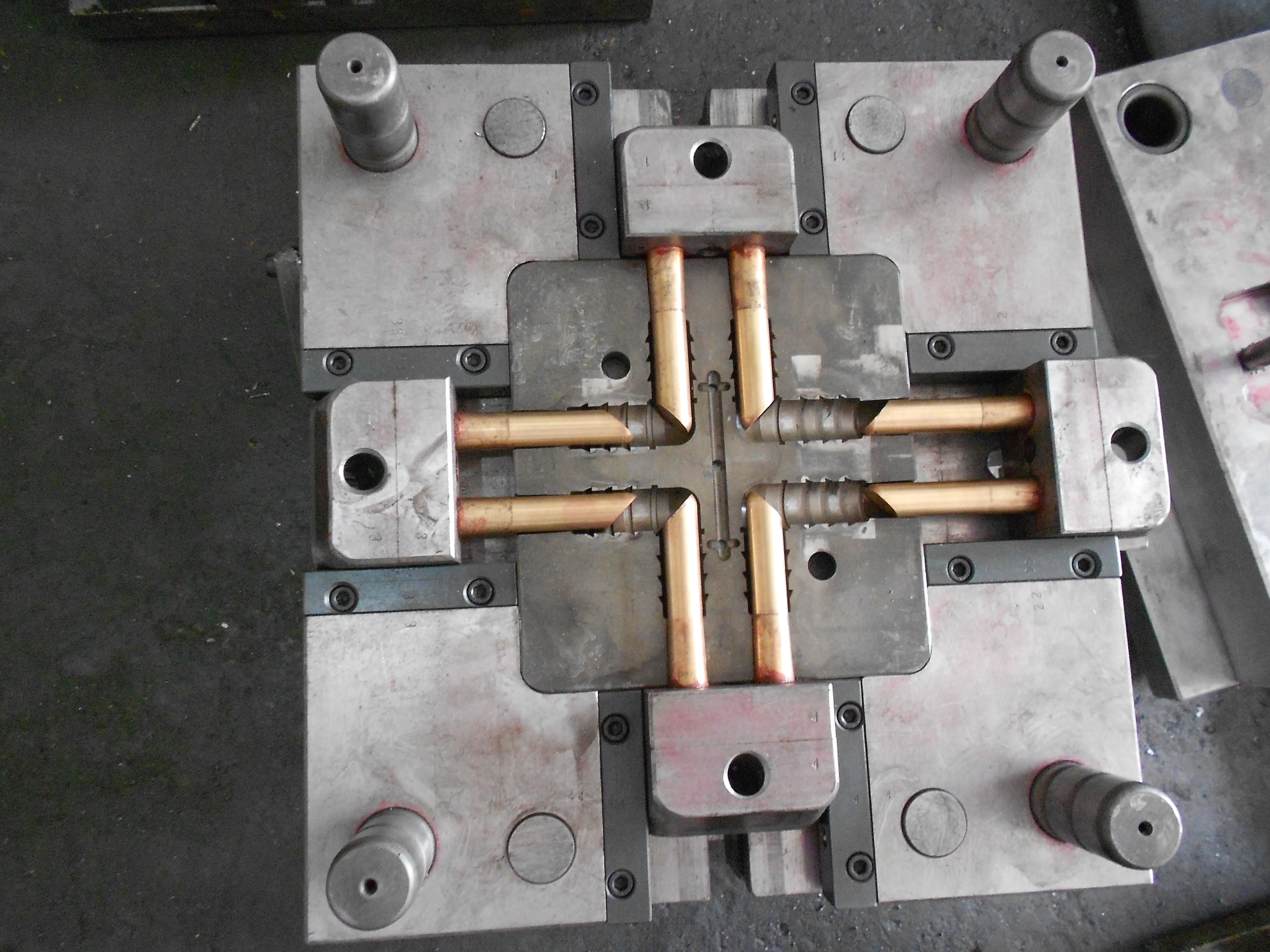 Plastic Injection molds  Mould with minecraft molds manufacturer in China irrigation farm water system plastic sprinkler mold