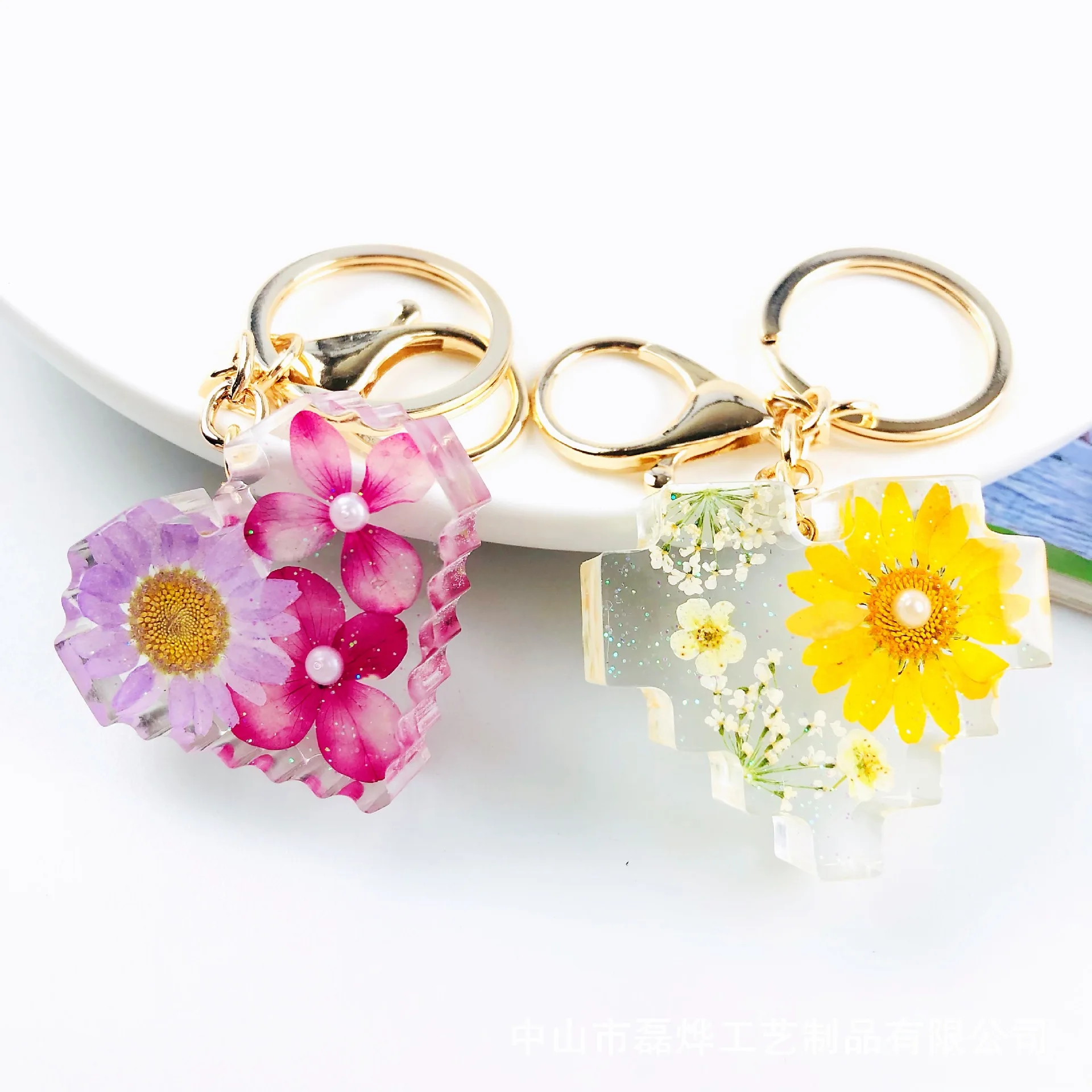 cute design couple Heart Shape flower keychains women Girl bags Resin keychains car motel hotel keychain charms
