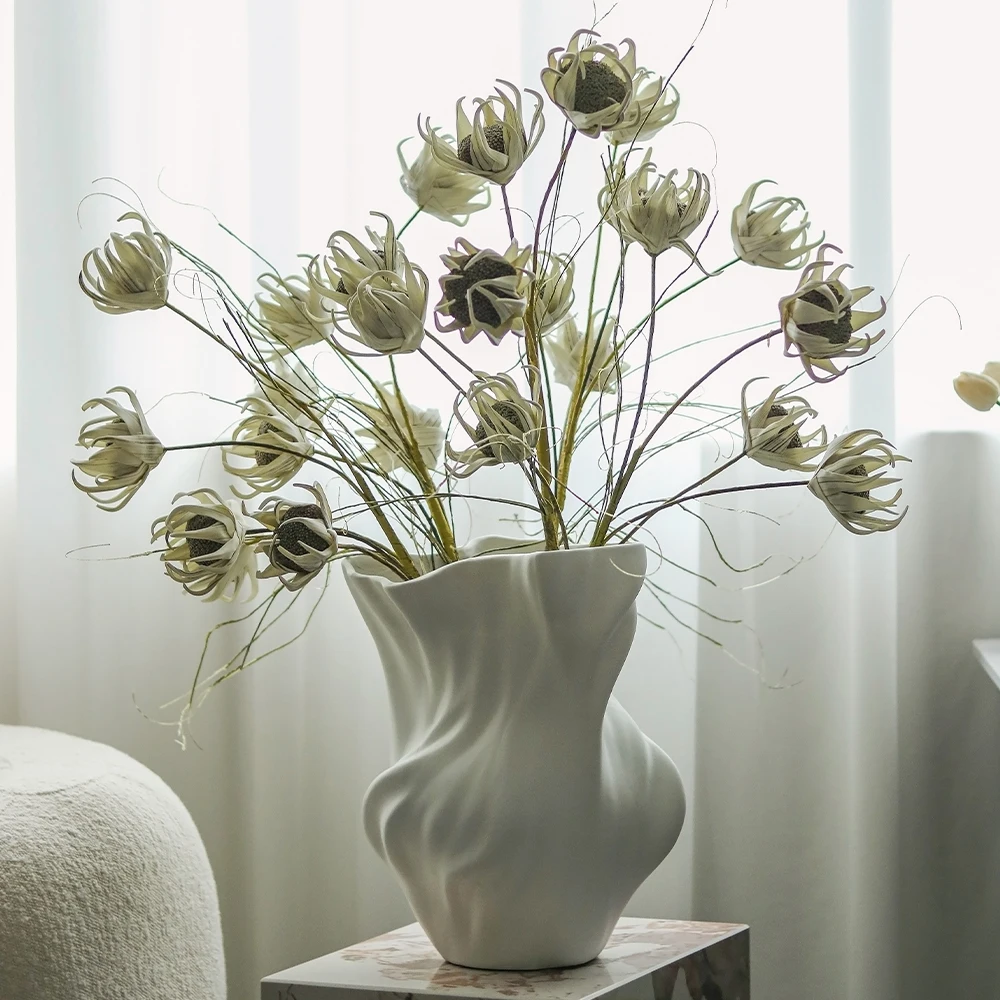 Hot-Selling Wholesale Factory Designer Living Room Minimalist Tabletop Art Deco Zen White Flower Ware Vase Resin Vase