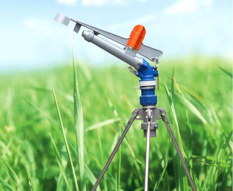 Сельское хозяйство Большая дальность система полива воды высокого давления дождевой пистолет автоматический распылитель металлическая головка с поворотом на 360 градусов