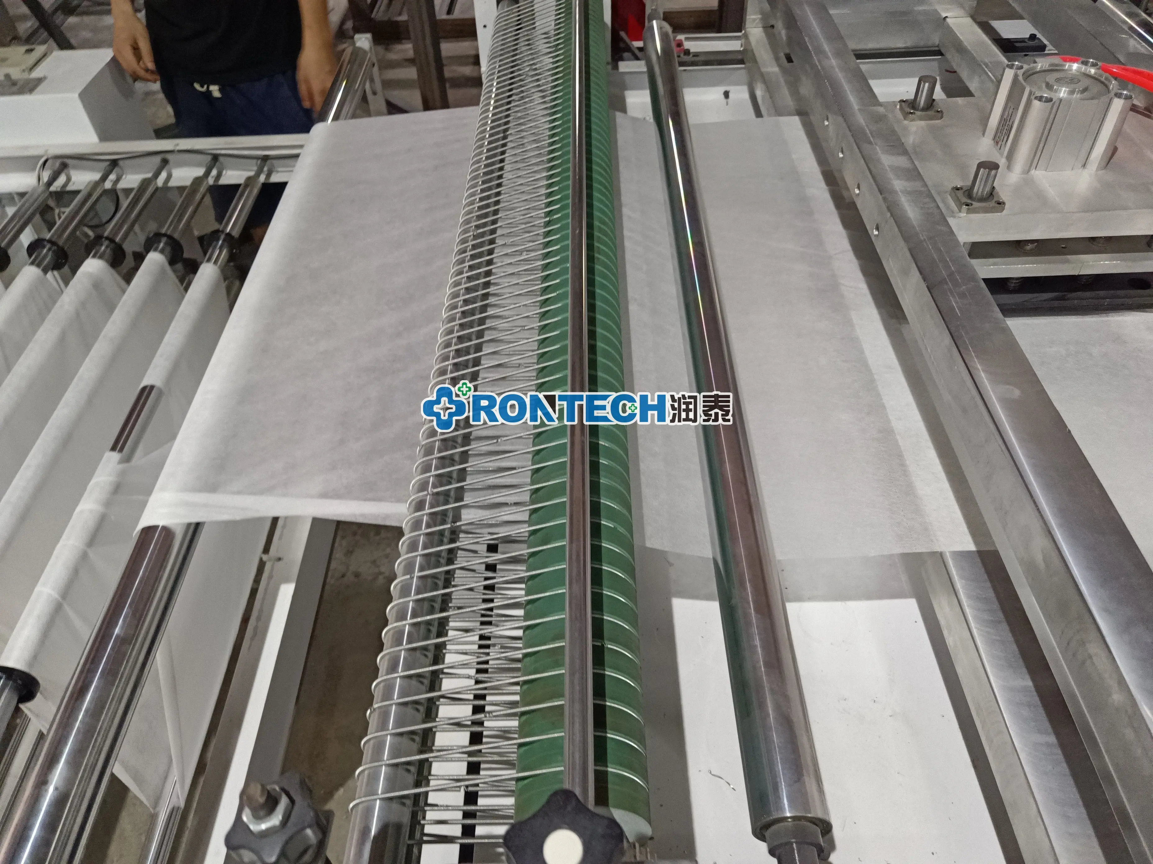 Hospital Non Woven Fabric For Bedsheet Medical Disposable Bed Sheet In Roll Making Machine