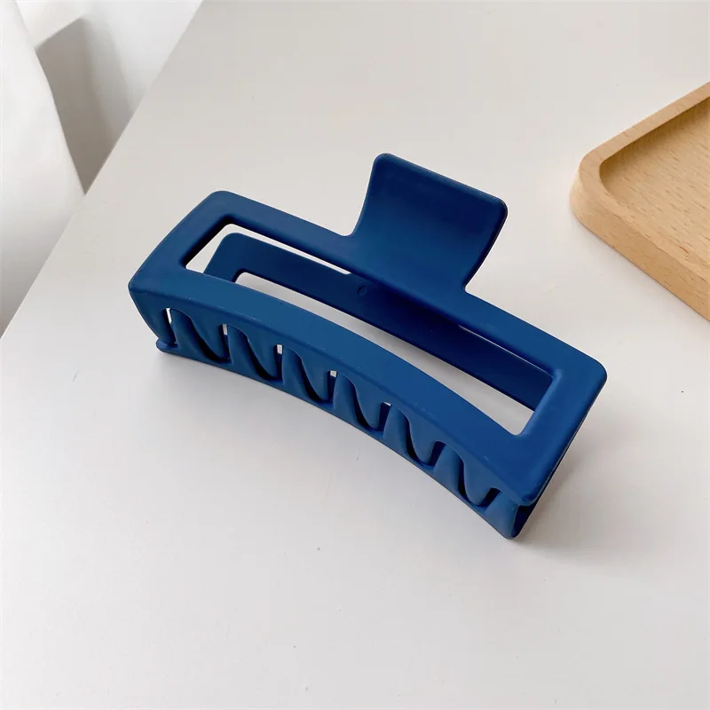 Yucat Wholesale 2022 New Amazon Women Fashion 13-cm Big Matte Plastic Hair Claws Resin Large Hair Clips For Thick Hair