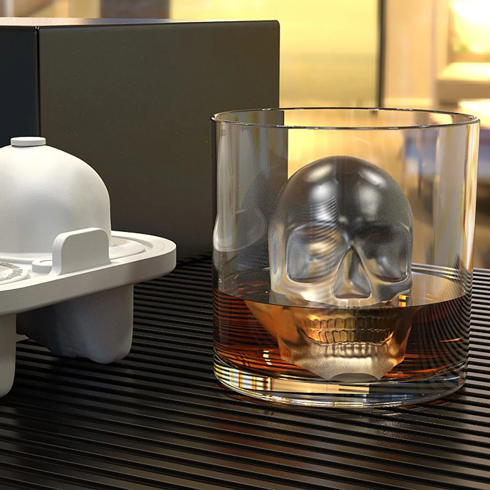 Wholesale Resin Silicon Mold Ice Cube Trays Silicone with Lids Ice Cube Molds for Whiskey Storage Cocktail