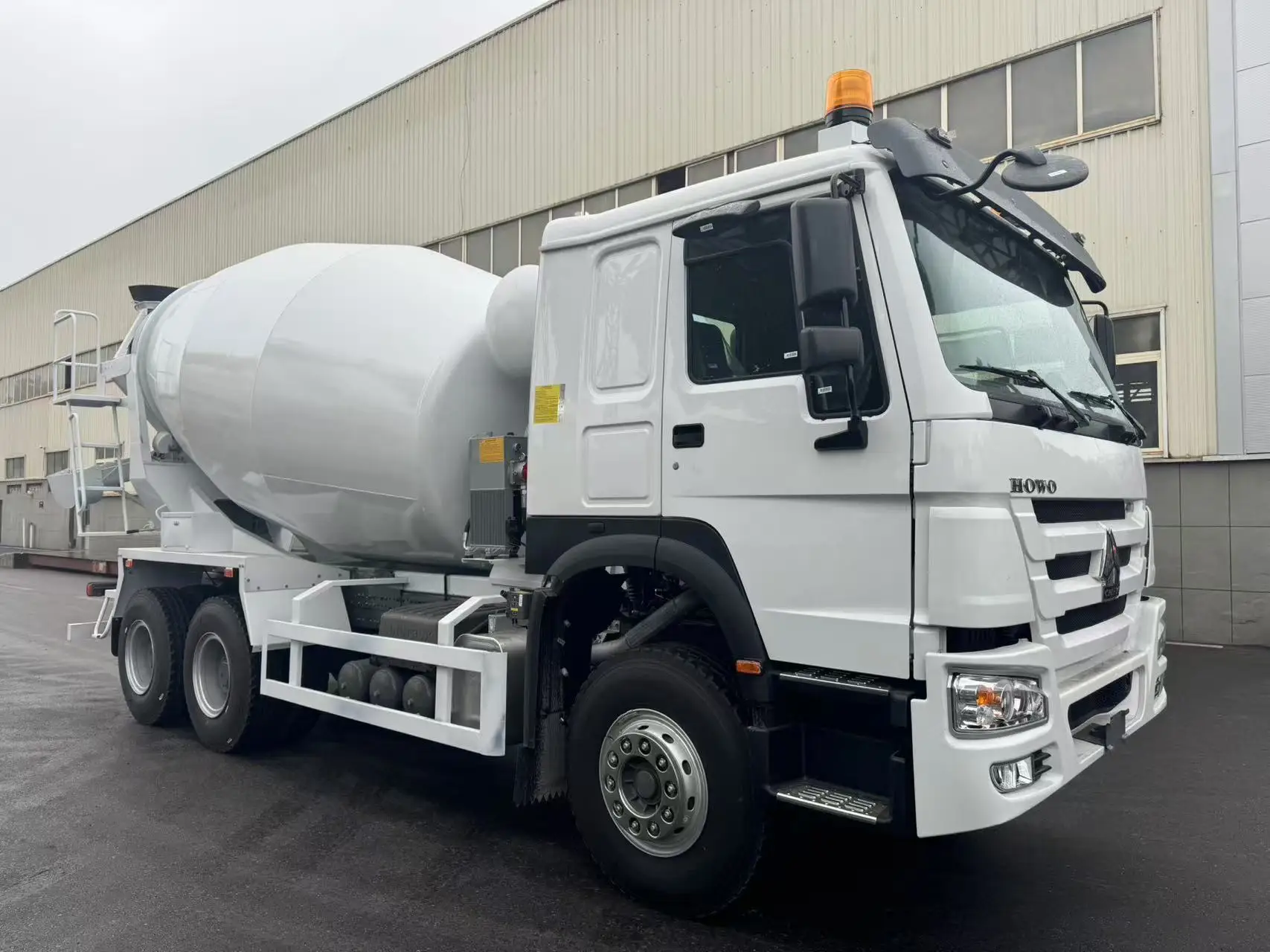 Высококачественный цементный смеситель Sinotruck Sitrak Howo 6*4 Бетономешалка