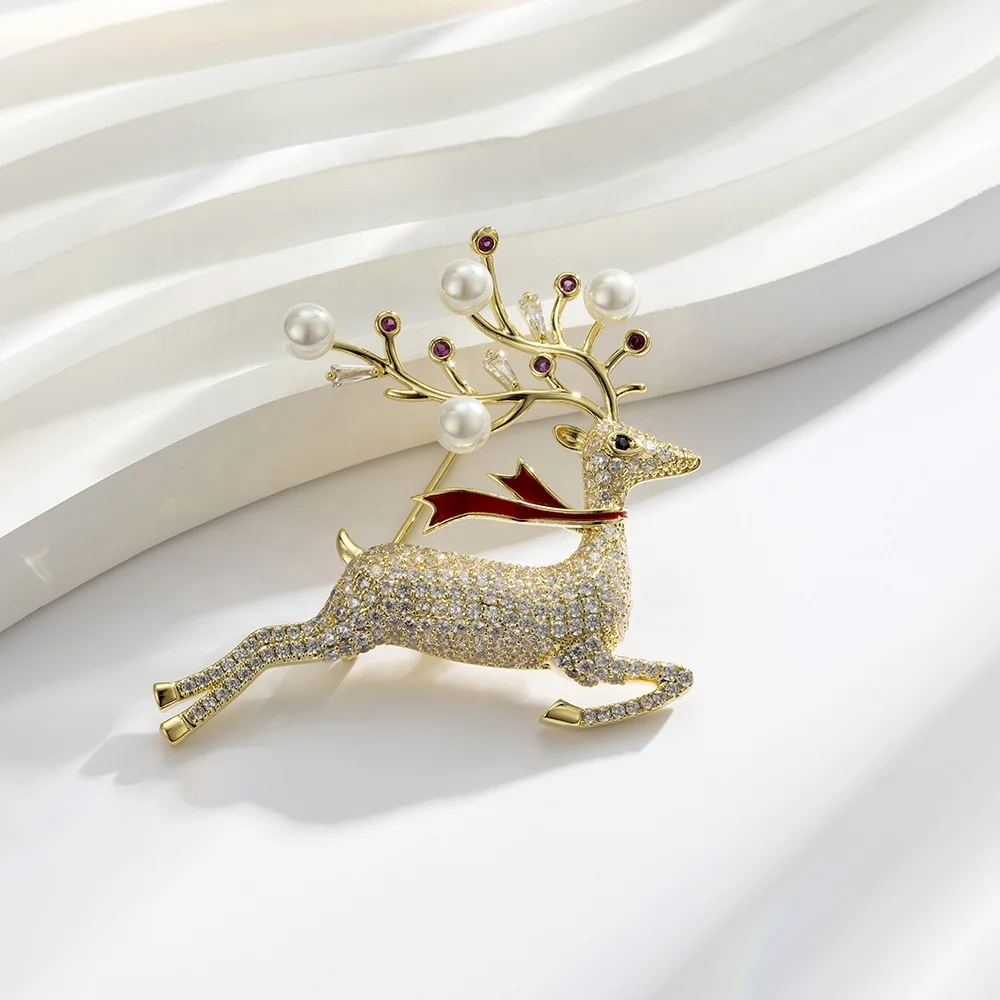 Wholesale Customization Clothes Triangle Elegant Beautiful Shine Metal Lapel Pin Gift