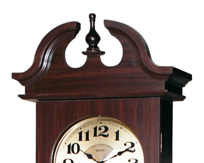 Деревянные Напольные Часы Для дедушки, выдержанная серая отделка с проволочной щеткой выглядит как слегка потрепанное Восстановленное дерево.