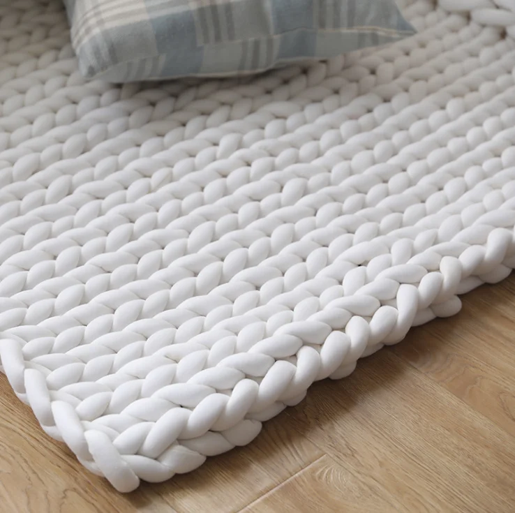 Luxury Polyester Thick Micro Jumbo Yarn Hand Rug Plush Throw Chunky Chenille Knit Blanket