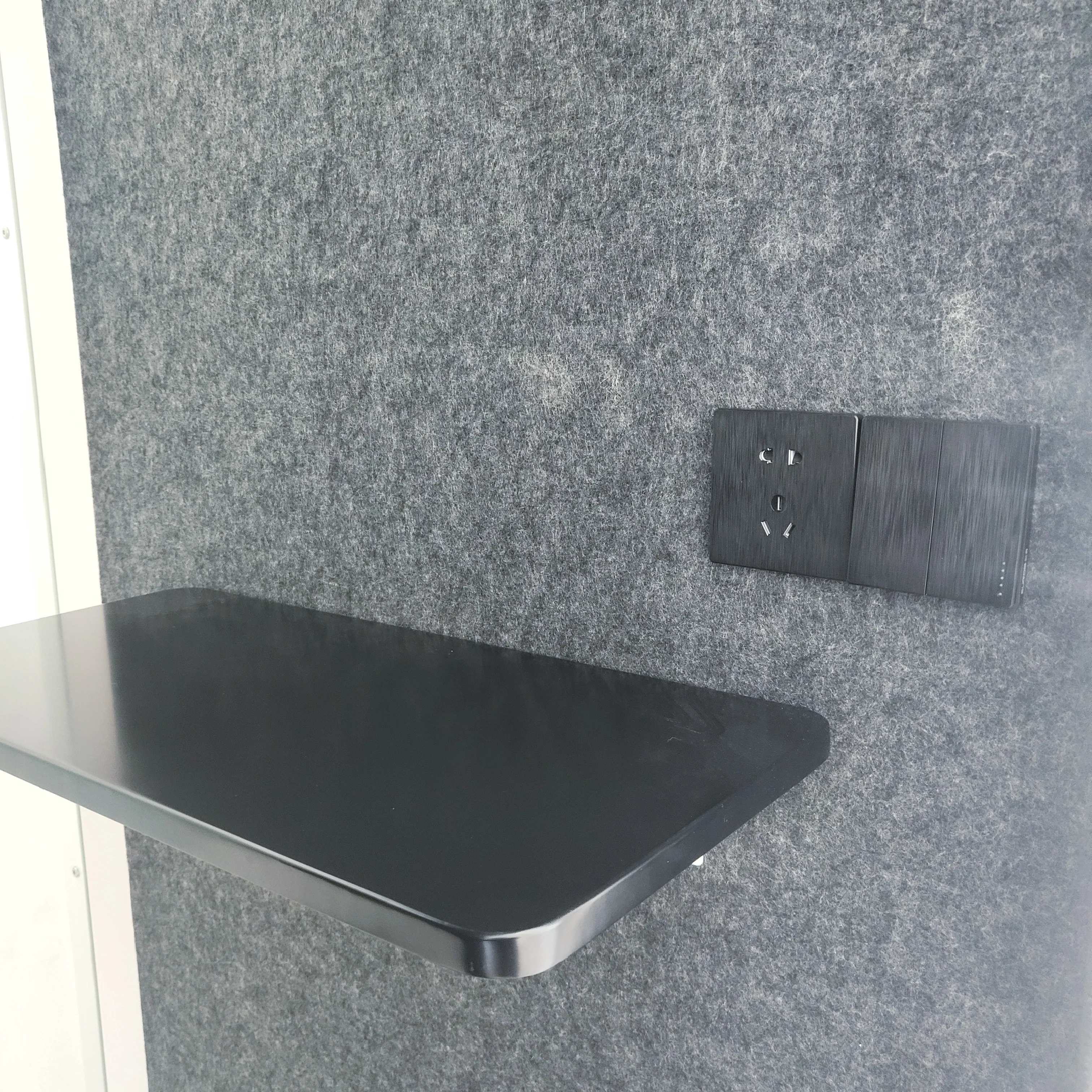 Rounded Solo Office Phone Booth Outdoor Teleconference Soundproof Acoustic Room