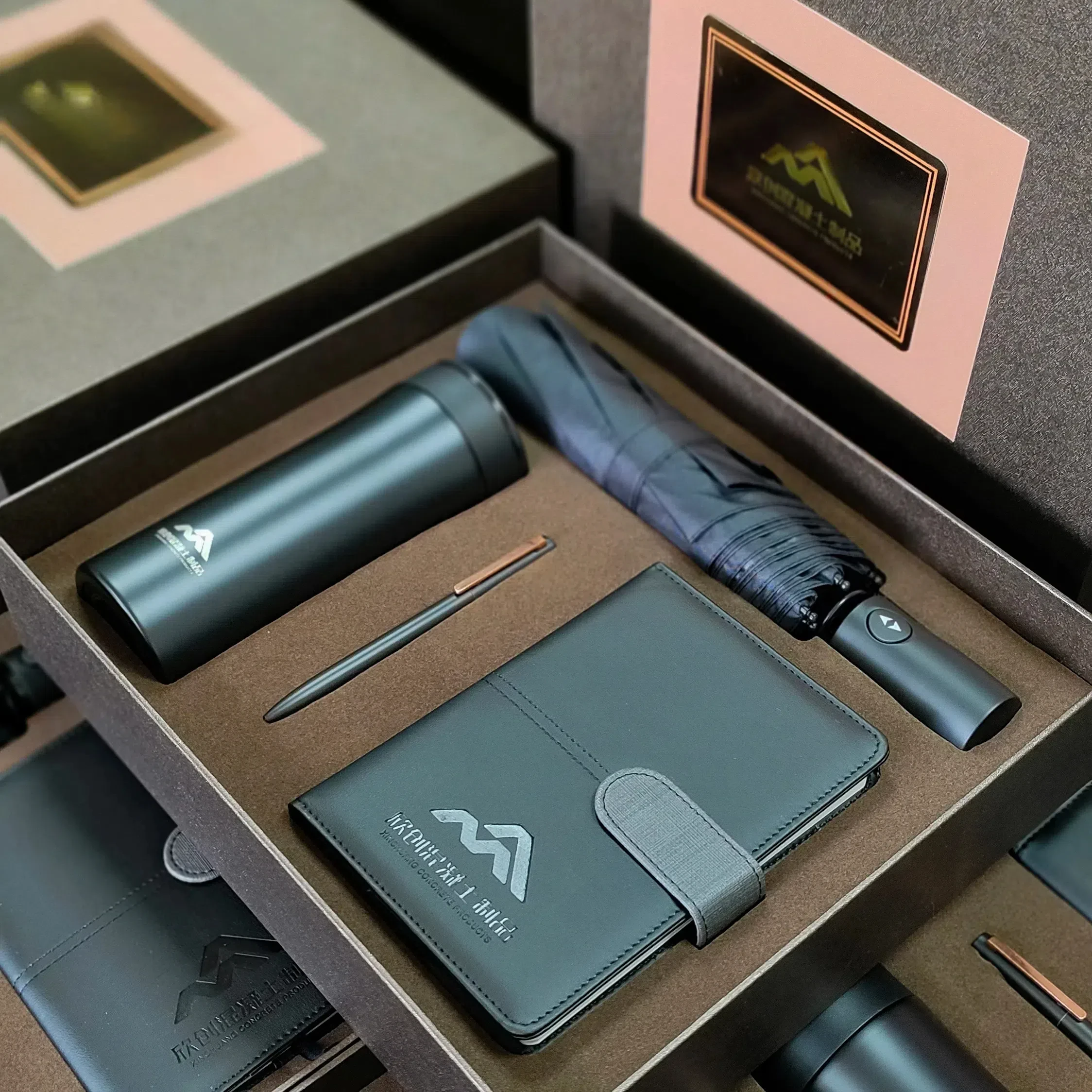 Glamorous Gift Box Set With Fucutional Four Wire Power Bank Leather Journal 380ML Thermos USB Notebook Gifts Corporation Custom