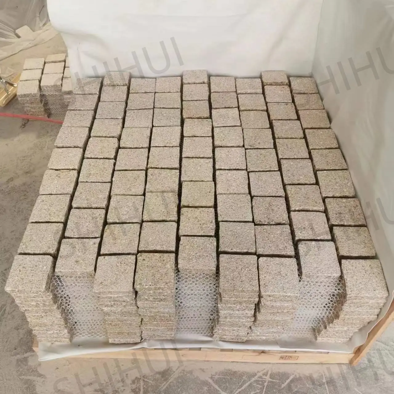 SHIHUI G682 Granite Cube Brick Pattern Brush-Hammered Surface Split Edge Paving Stone Mesh Cobblestone for Outdoor Pavers