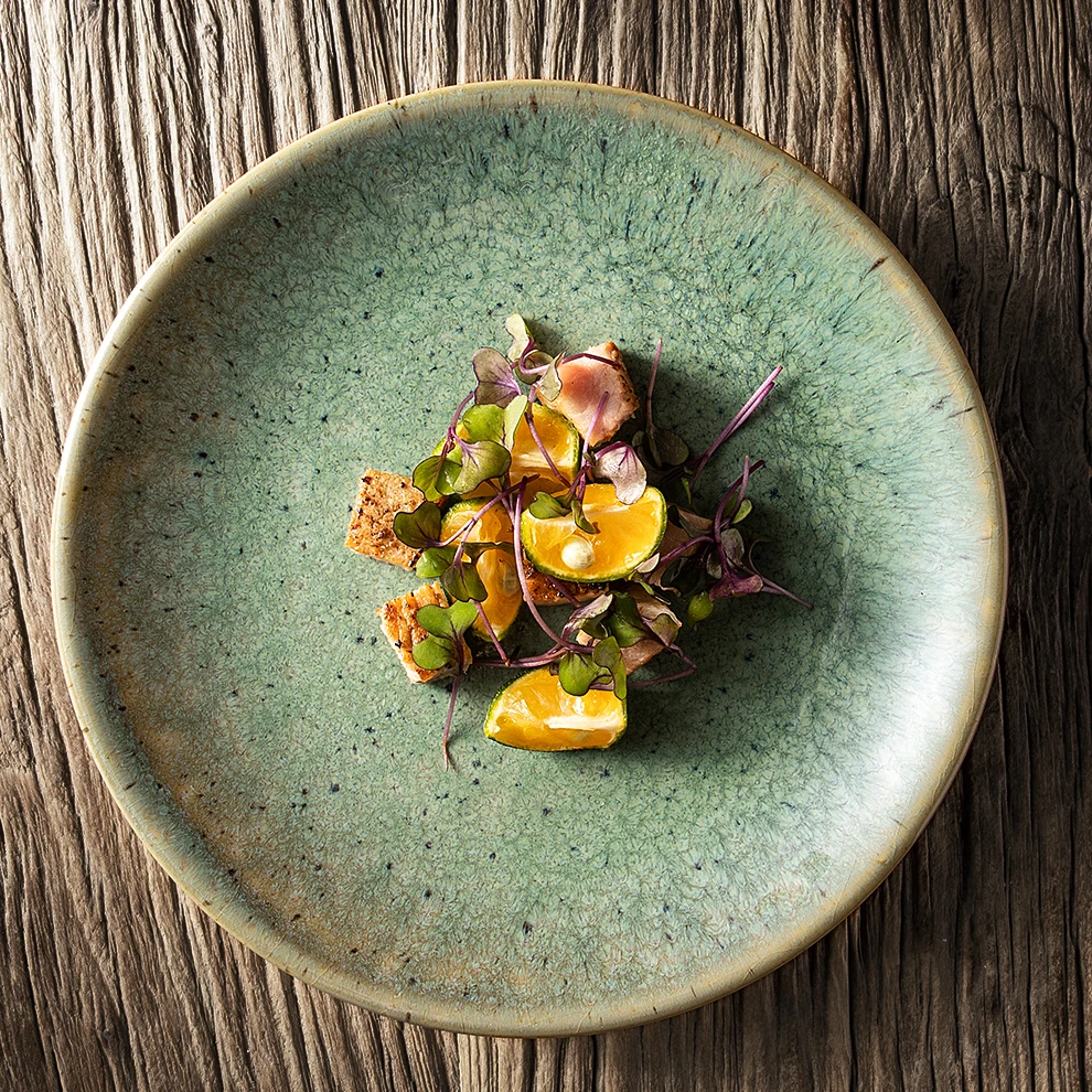 Top Quality Thai Style round Trays Enameled Green For Use Restaurant Hotel Ceramic Salad Dinner Plate Multisize Ceramic Tray