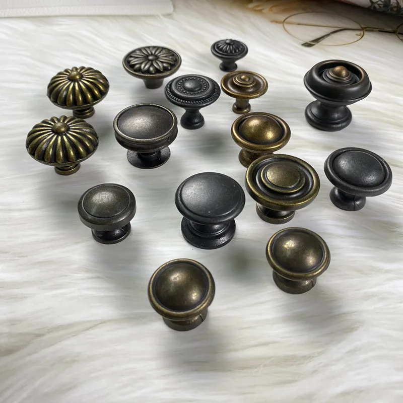 Customized Zinc Minimalist Antique Copper Single Hole Drawer Circular Handle European Antique Cabinet Door Single Handle