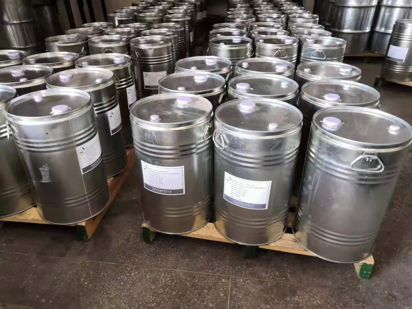 Factory Refning  Wholesale Price oil 100% Pure Natural Organic Pure Vetiver essential oil Bulk