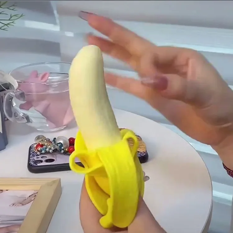 TPR decompression toy simulation peeling banana extrusion vent stretching toy tension decompression banana pinch music toy
