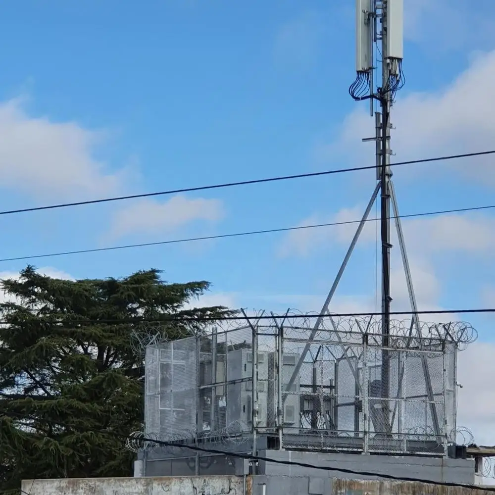 Rooftop tower Guyed mast tripod tubular Lattice telecommunication tower wholesale hot dip galvanized high quality