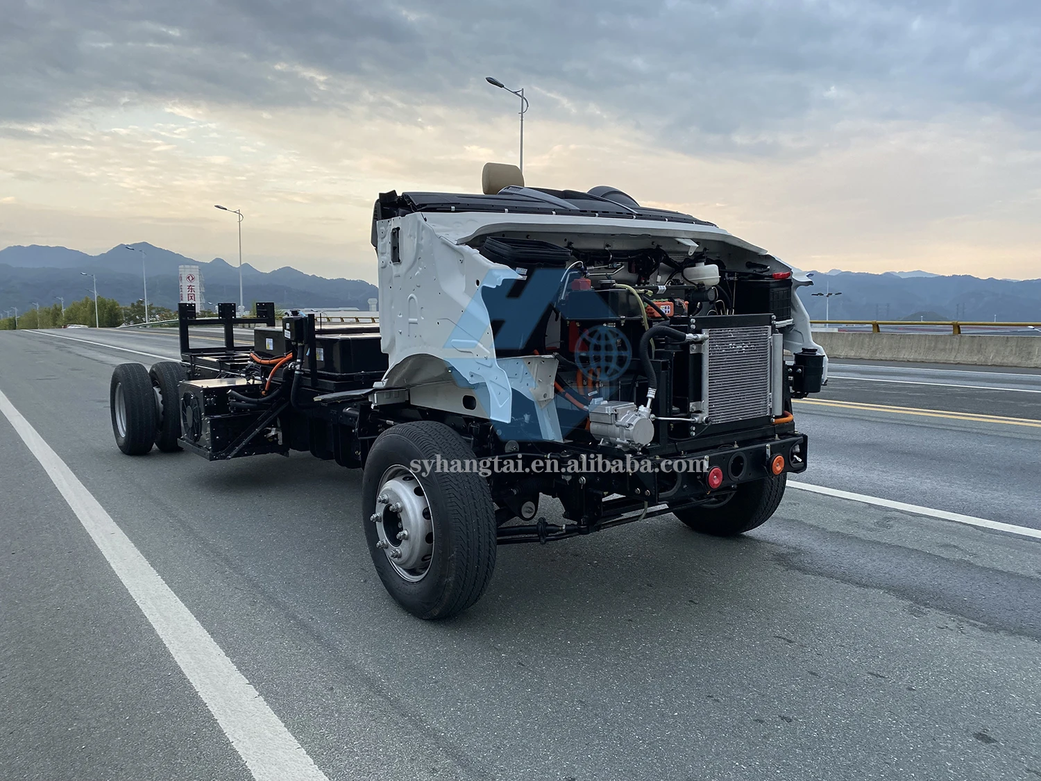 China Factory ODM&OEM Light Electric Van Chassis 5Ton Load 200-280km Driving Mileage Cargo Truck