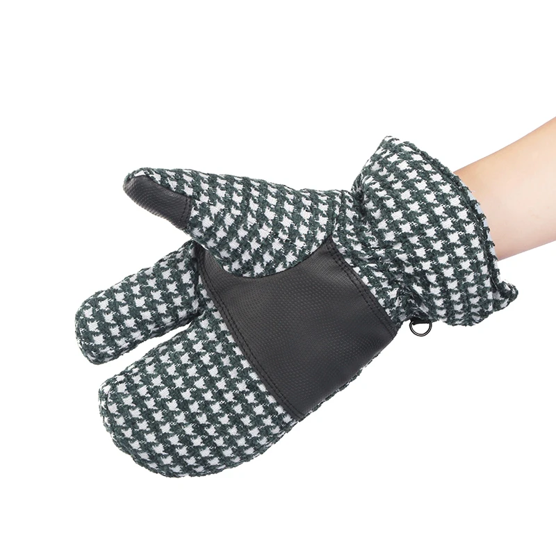Low price Wholesale  Non-slip windproof custom  Winter warm gloves for men and women