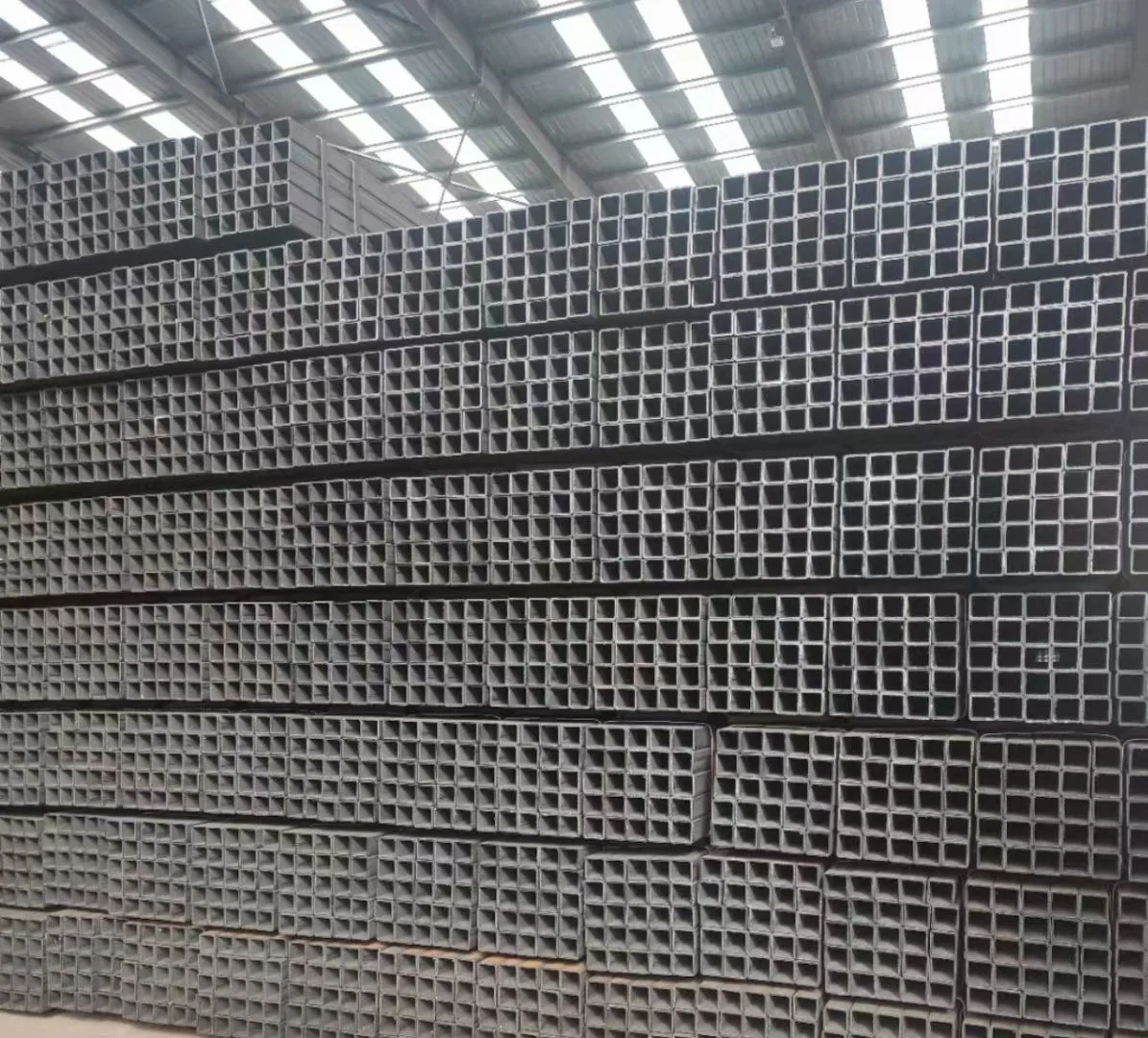 Modern Design Square and Rectangular Hollow Section Steel Tube Black Carbon Steel for Villa Applications Plate Type
