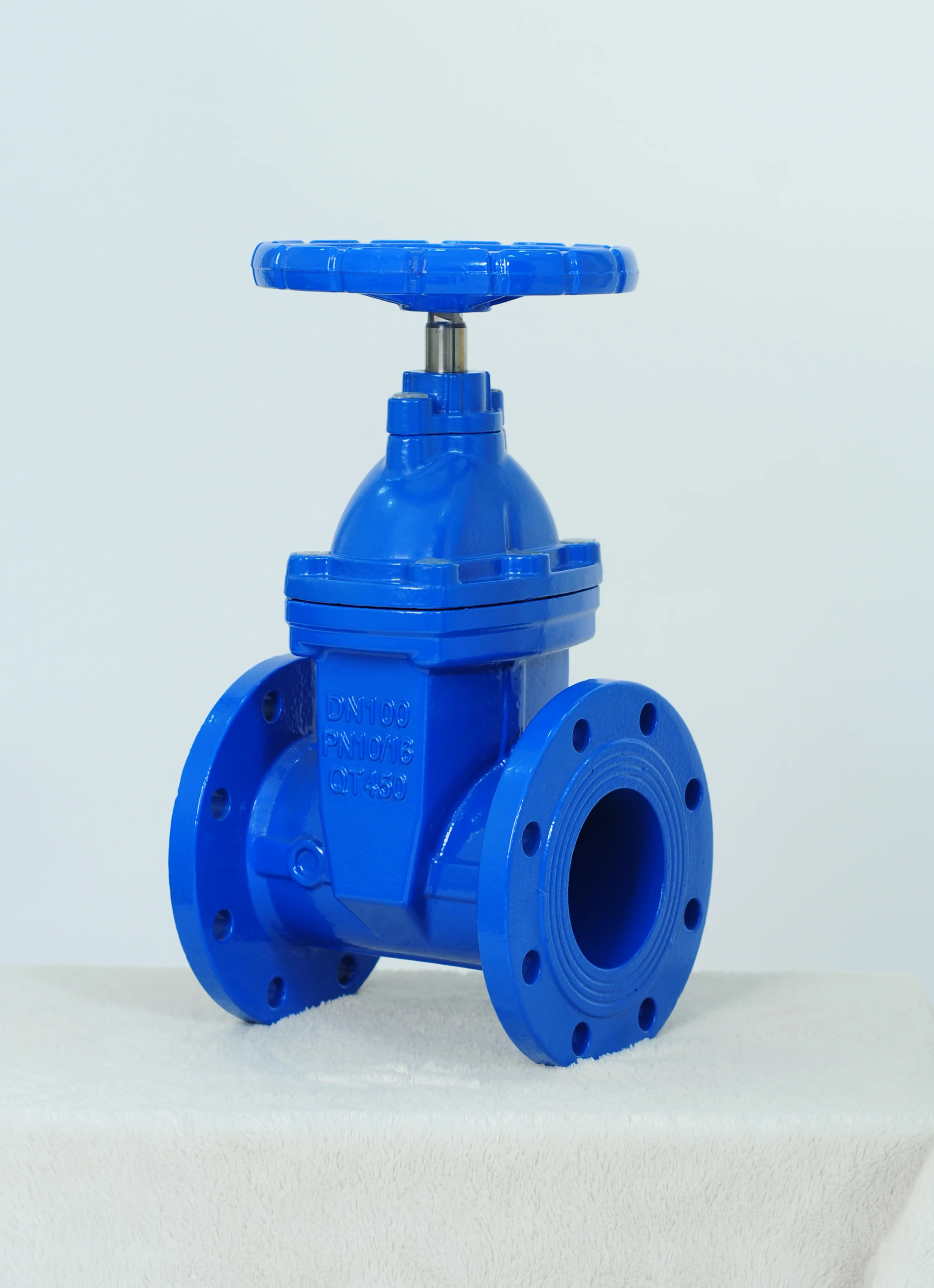 Yaosheng customizable PN10 PN16 manual gery iron rsoft-sealing gate valve for wate