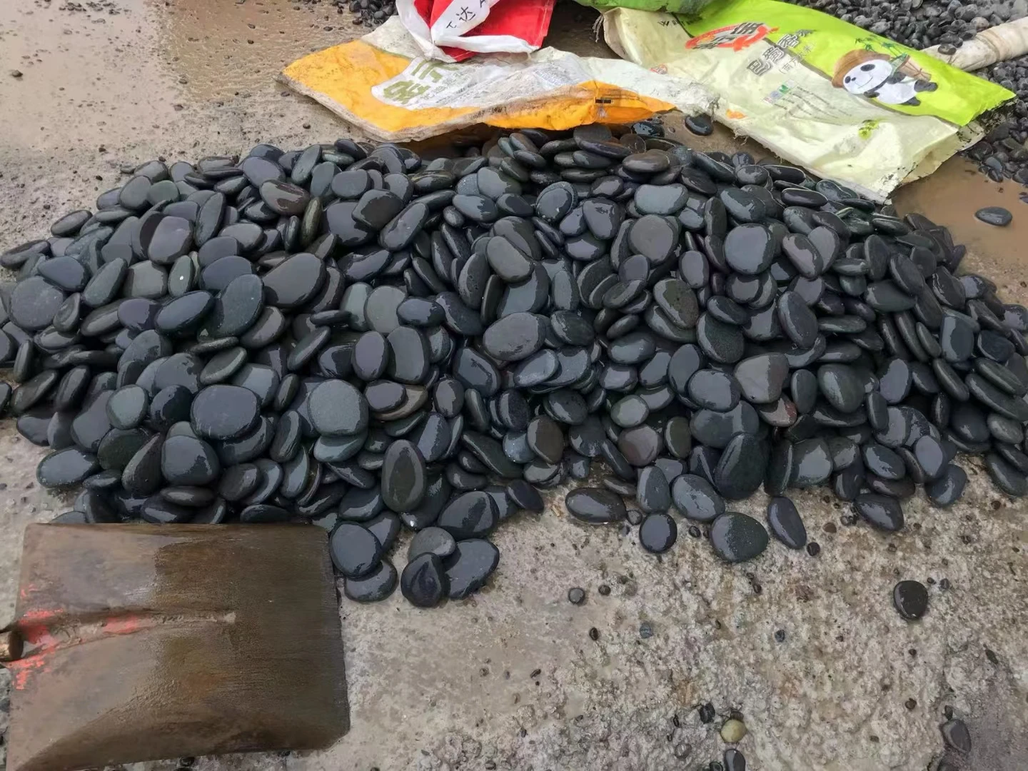 cheap decorative black basalt cobbles pebble and cobble stone gravel marble cobblestone mosaic for garden