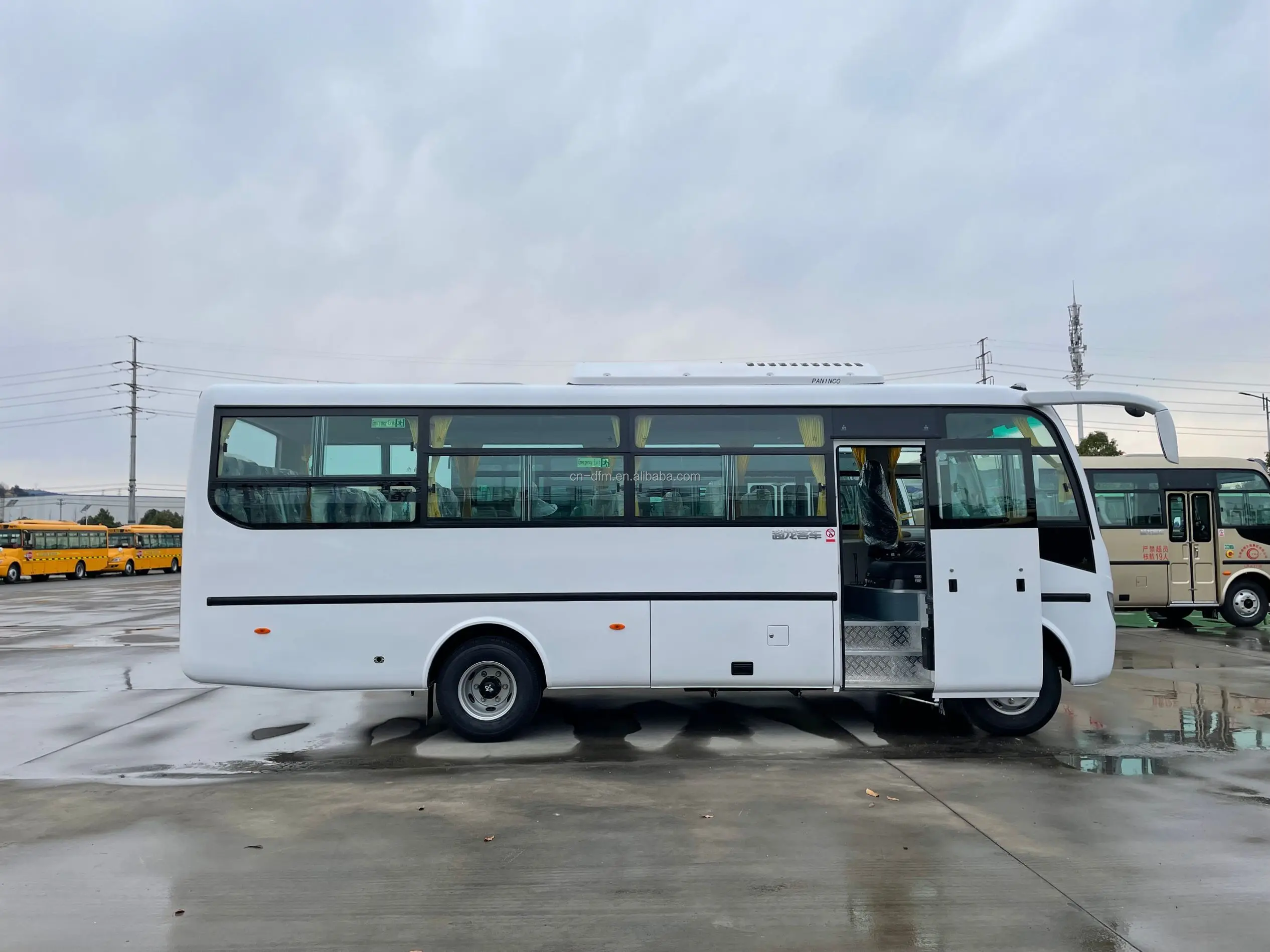 Dongfeng Diesel Fuel 6m 25 Seats Luxury Coach Bus Good Price Automatic Long Tour Coach Bus