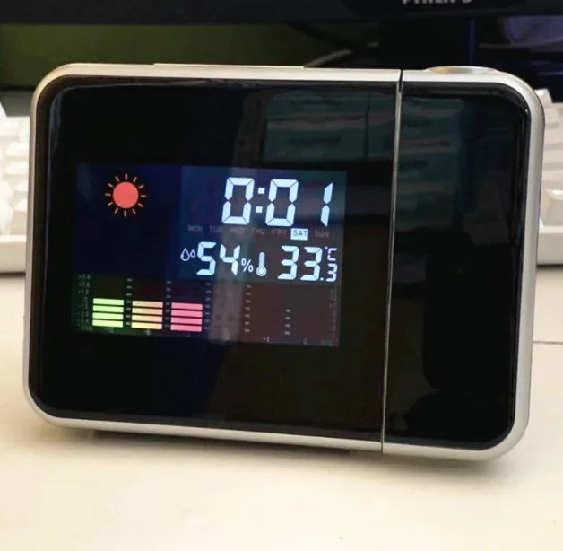 Проекционный будильник с метеостанцией комнатный термометр монитор температуры и влажности гигрометр календарем
