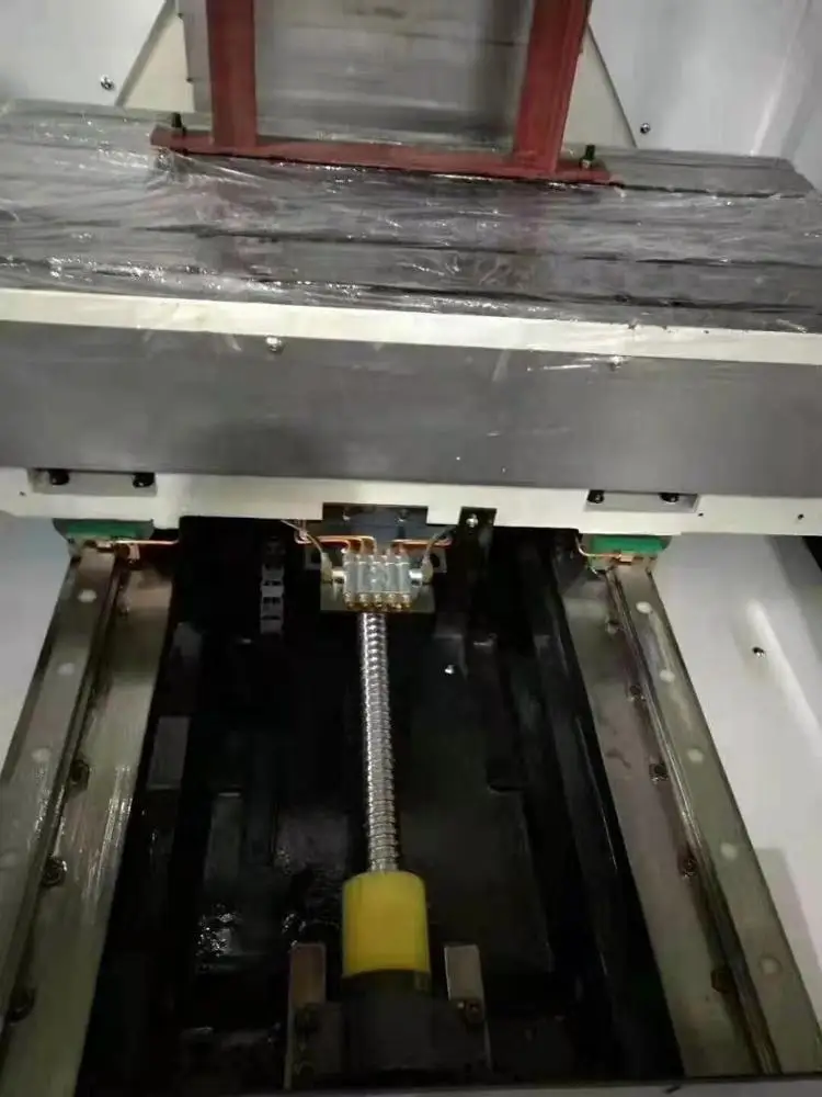  Подержанный металлический вертикальный фрезерный станок с ЧПУ CHAOQUN VMC 850