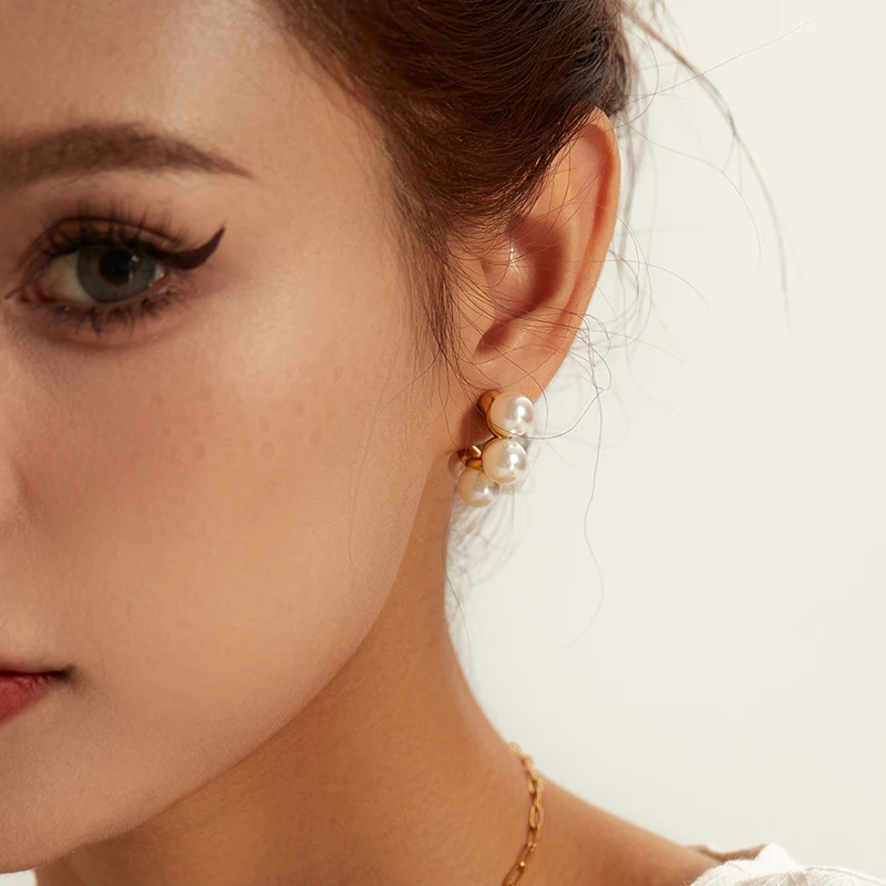 Luxury Ladies 18k Gold Plated Stainless Steel CC Earring Women Korean Designer Pearl Hoop Earrings For Girl Gift