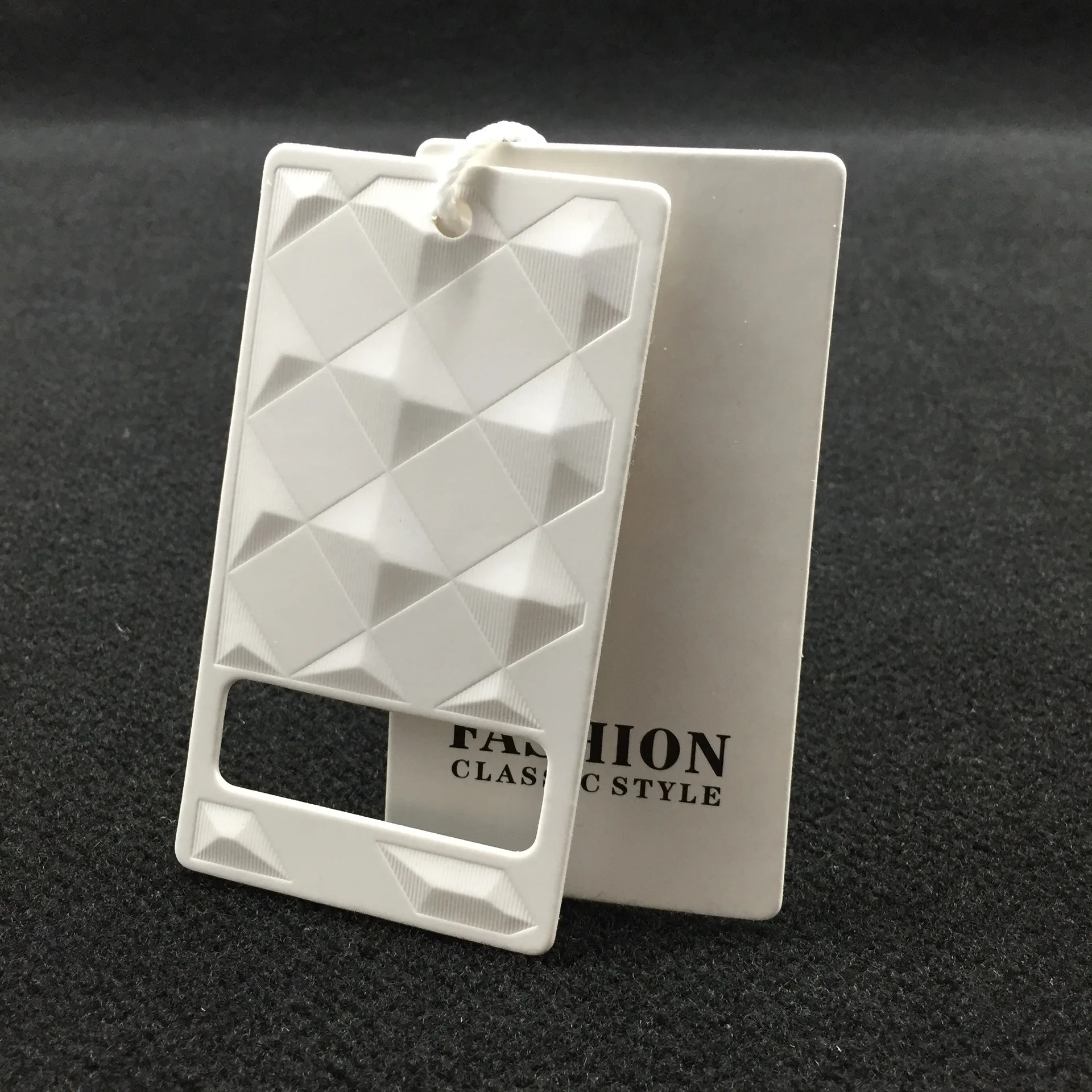 luxury custom hang tags with logo Design and printing fashion garment paper hang tag embossed clothing swing tag with string