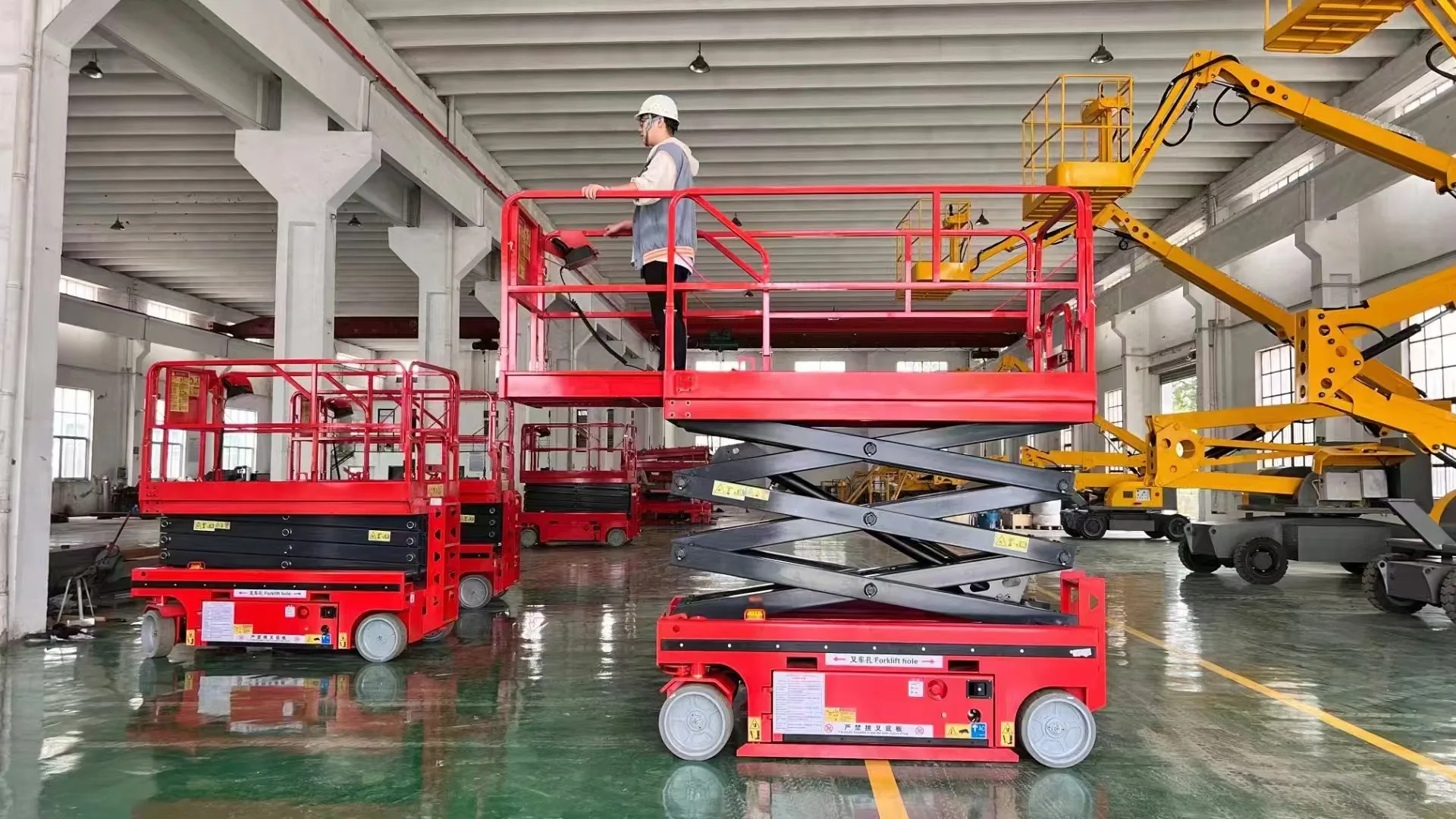 Koman Hydraulic Scissor Lift Elevator Platform Full-Auto with 6Ton Load Capacity Farm Restaurant Retail Industries