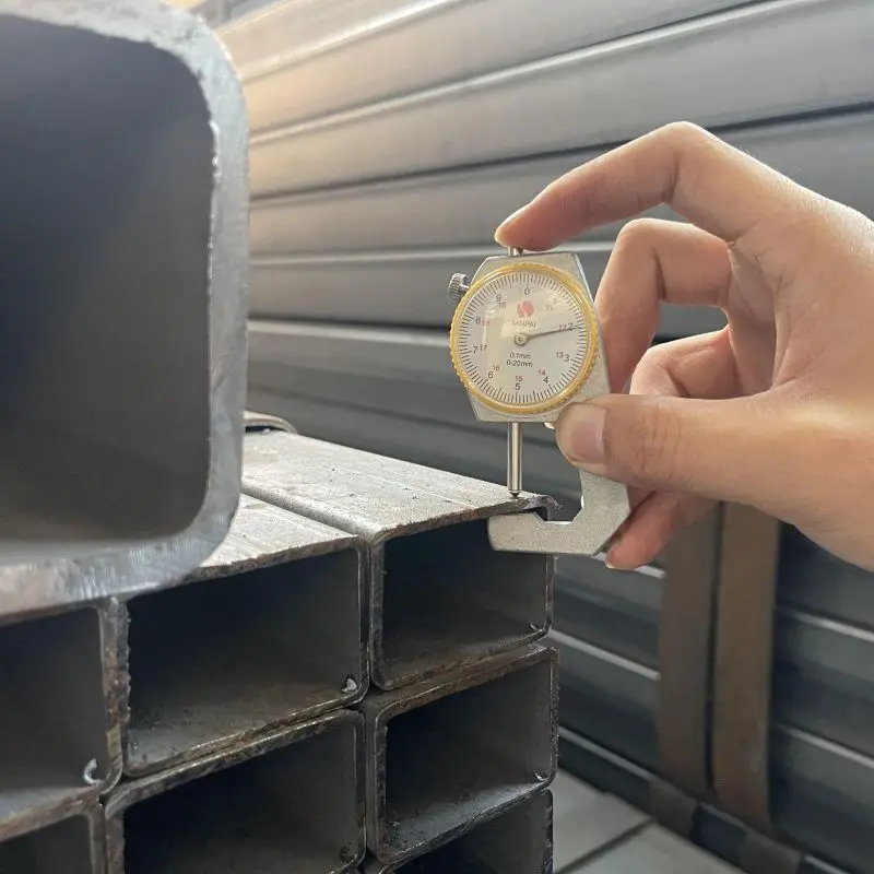 tubo rettangolare zincato Welded Ms Erw Black Iron Hollow Section Rectangular Square Steel Pipe tube 200x200 Galvanized