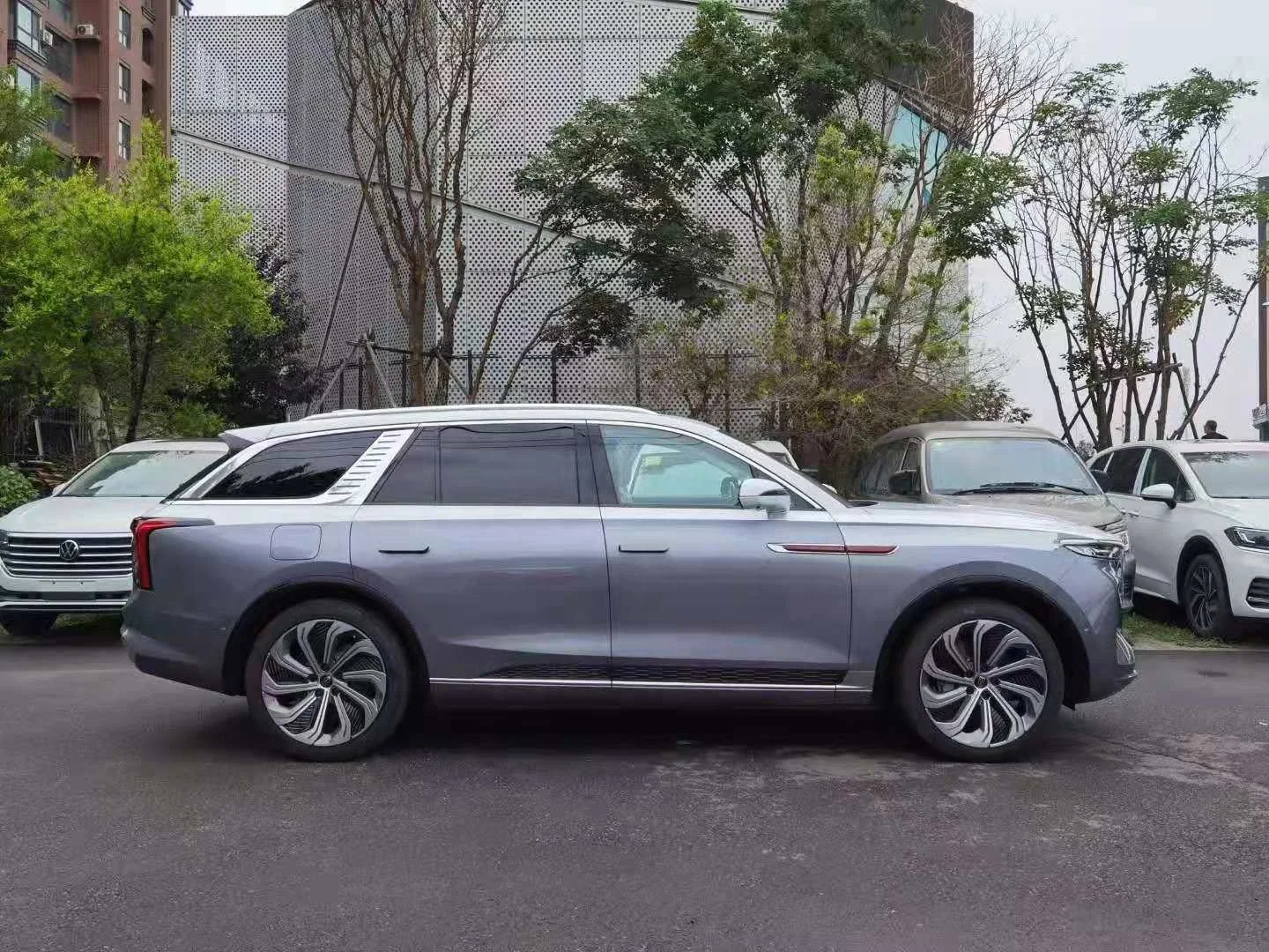 Slightly used 2021 Hongqi E-HS9 Electric SUV ,NEDC Range 510 km