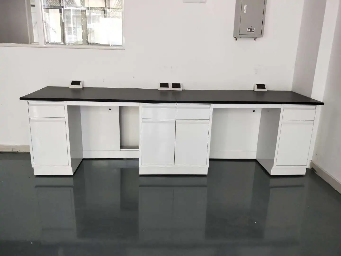 Quality Chemical Medical  Epoxy Resin Worktop  Lab Furniture Manufacturers Prices  in Laboratory Furniture Suppliers
