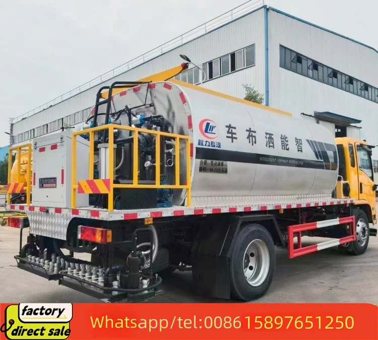 China Intelligent Asphalt Distributor Truck CLW5912QYYCQ Asphalt Equipment tank with 4.5m Sprying Width