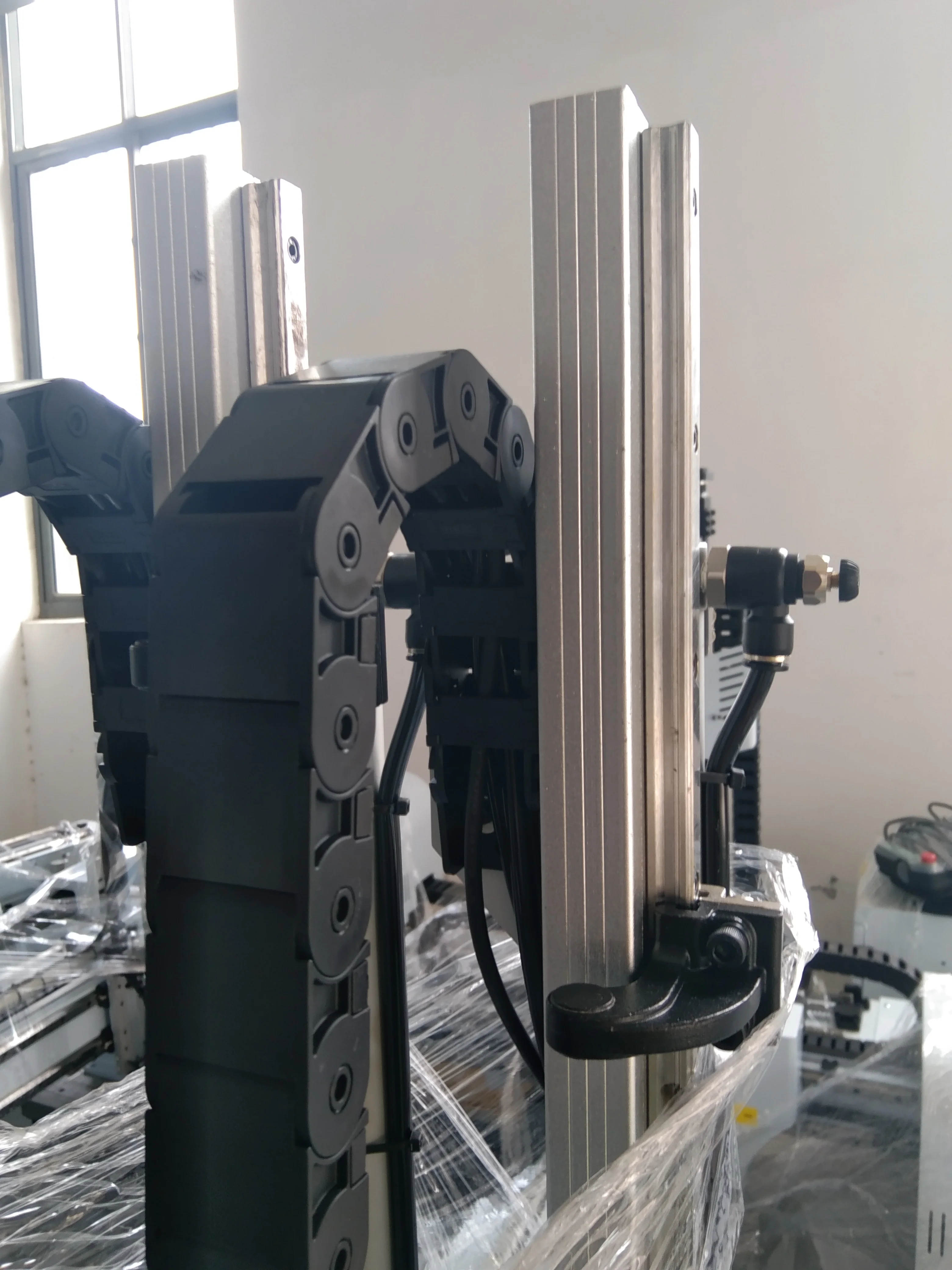 Hot Selling Industrial Robot Arm Price 3 Axis Robotic Arm Injection Machine arm robot