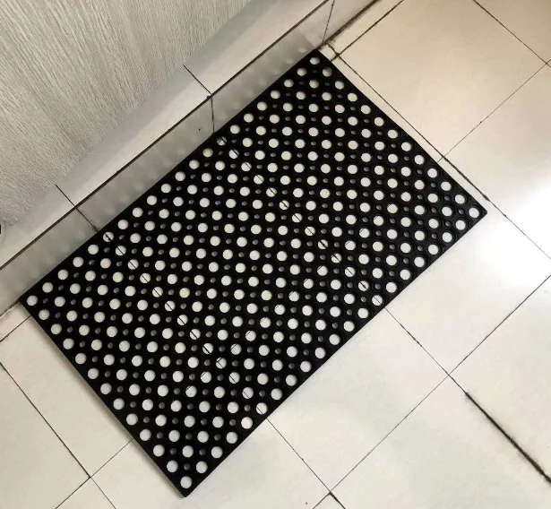 pvc rubber Door Mat with hole Anti Slip Durable Washable Entrance Outdoor Indoor Anti Fatigue Skid Ramp Restaurant Drainage Mat
