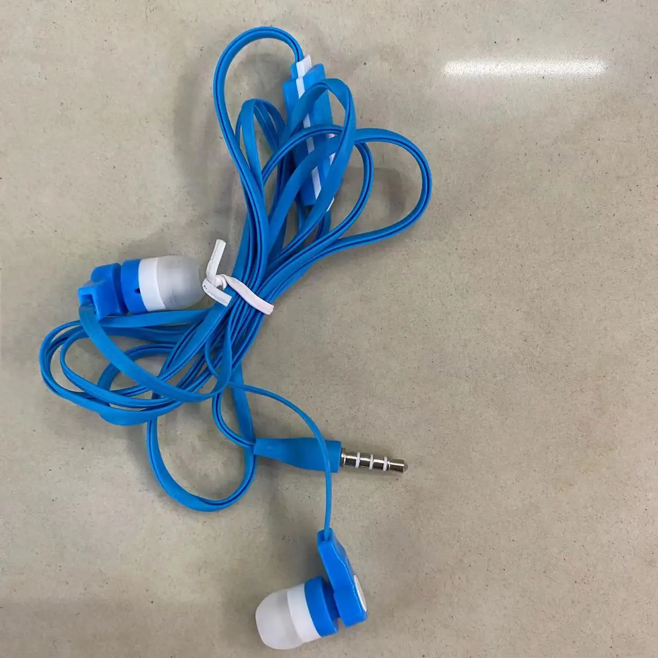 New factory price  Universal 3.5mm Wired Earphone And Headphone Girls Hands Free In Ear Earbuds With Mic For Phones Mp3 Ipod